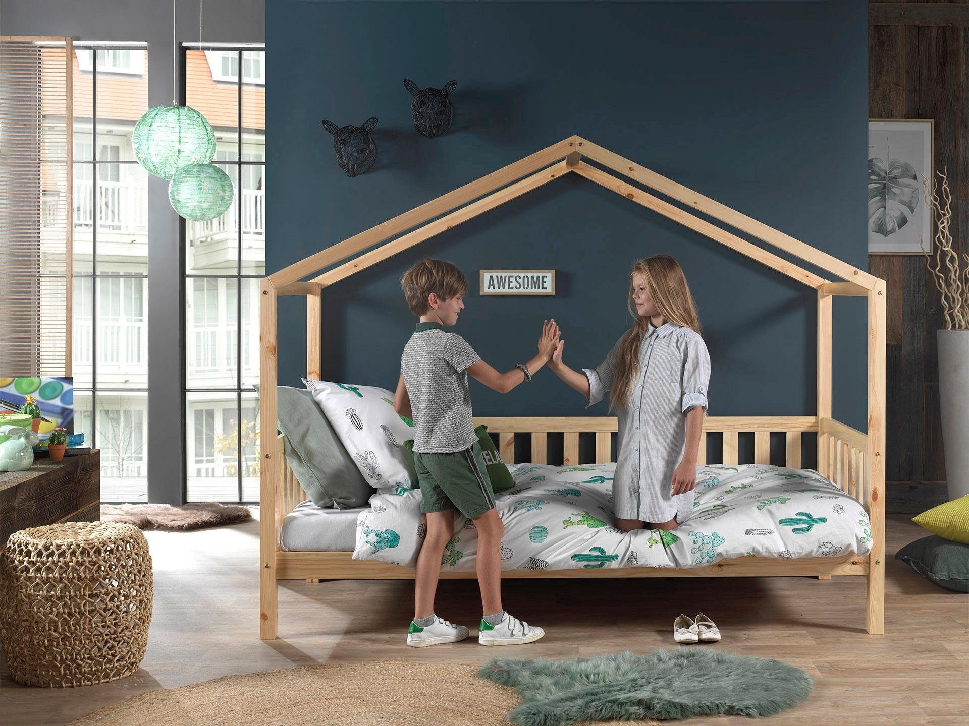Vipack Hausbett »Dallas, mit Dachaufbau, Kiefer massiv, stabil gebaut« B/H/T ca. 210x170x97cm, mit Sprossenumrandung,  wahlweise mit oder ohne Bettschublade und Textilhimmel