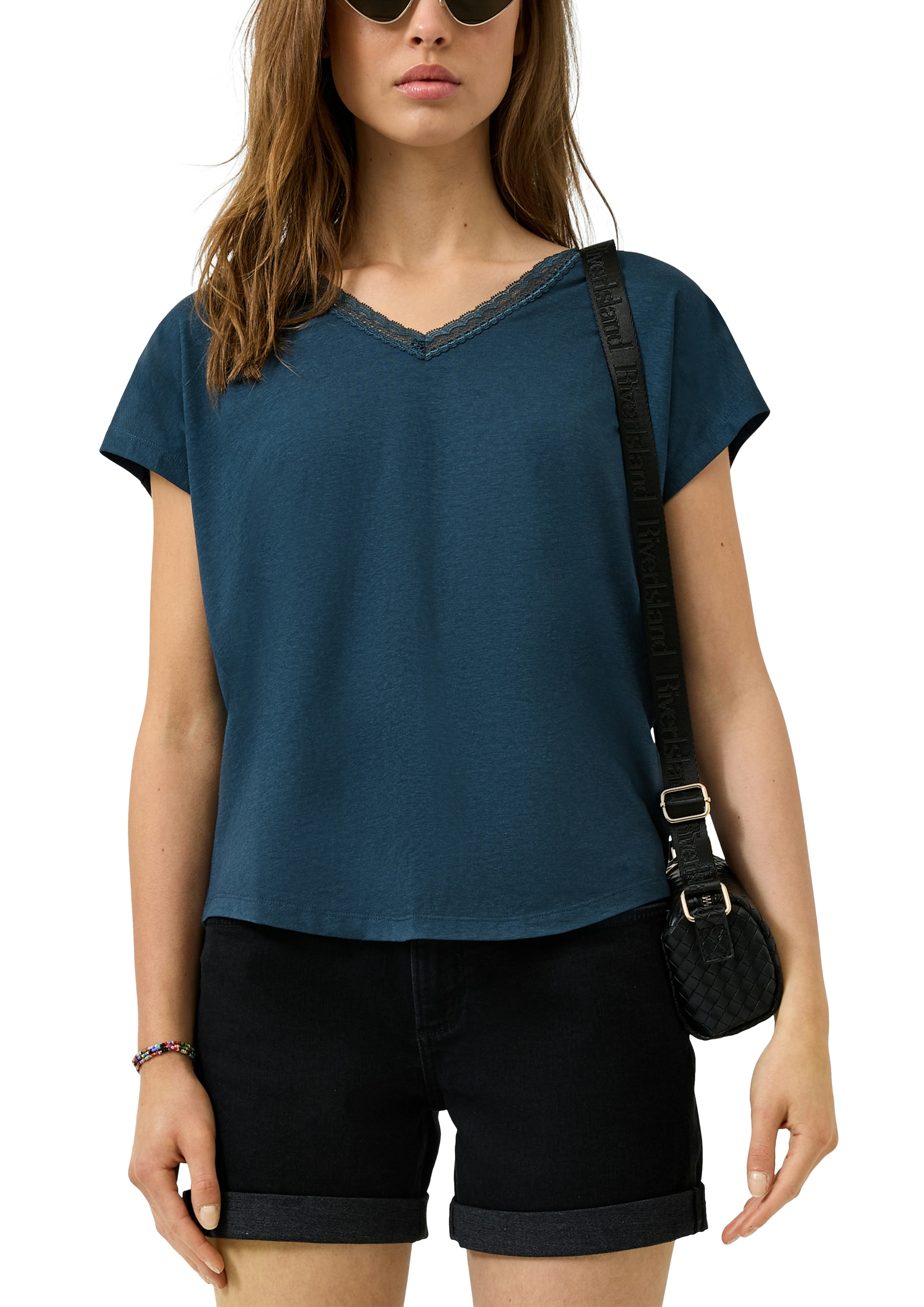 Image of QS Kurzarmshirt mit V-Ausschnitt und Spitze