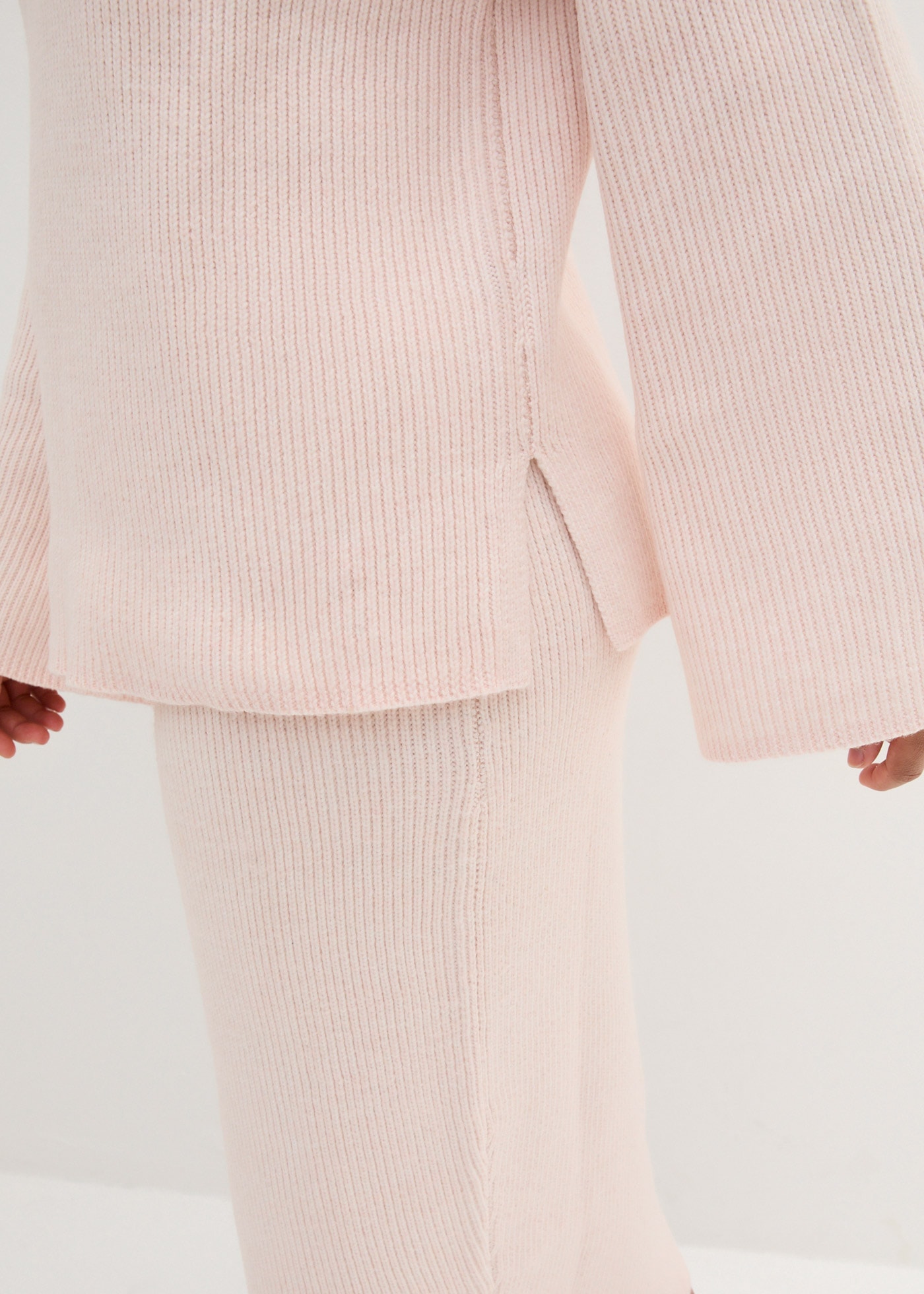 bonprix Strickpullover mit weiten Trompetenärmeln, Oversized-Passform, feiner Rippstrick