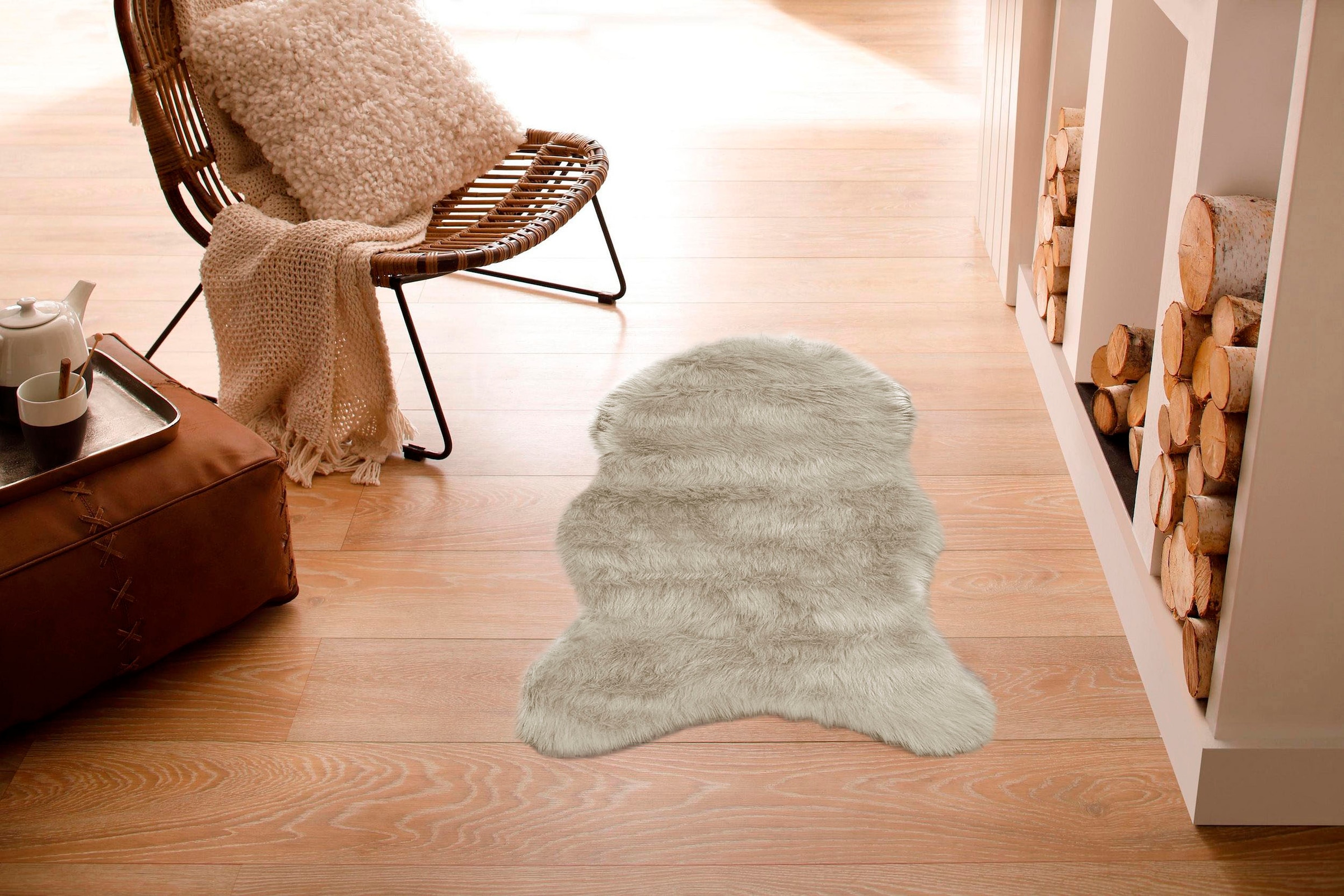 my home Hochflor-Teppich »Valeria Fellteppich kuschelig«, fellförmig, 60 mm Höhe, Kunstfell, Fellform, weiche Teppiche, Schlafzimmer, Wohnzimmer