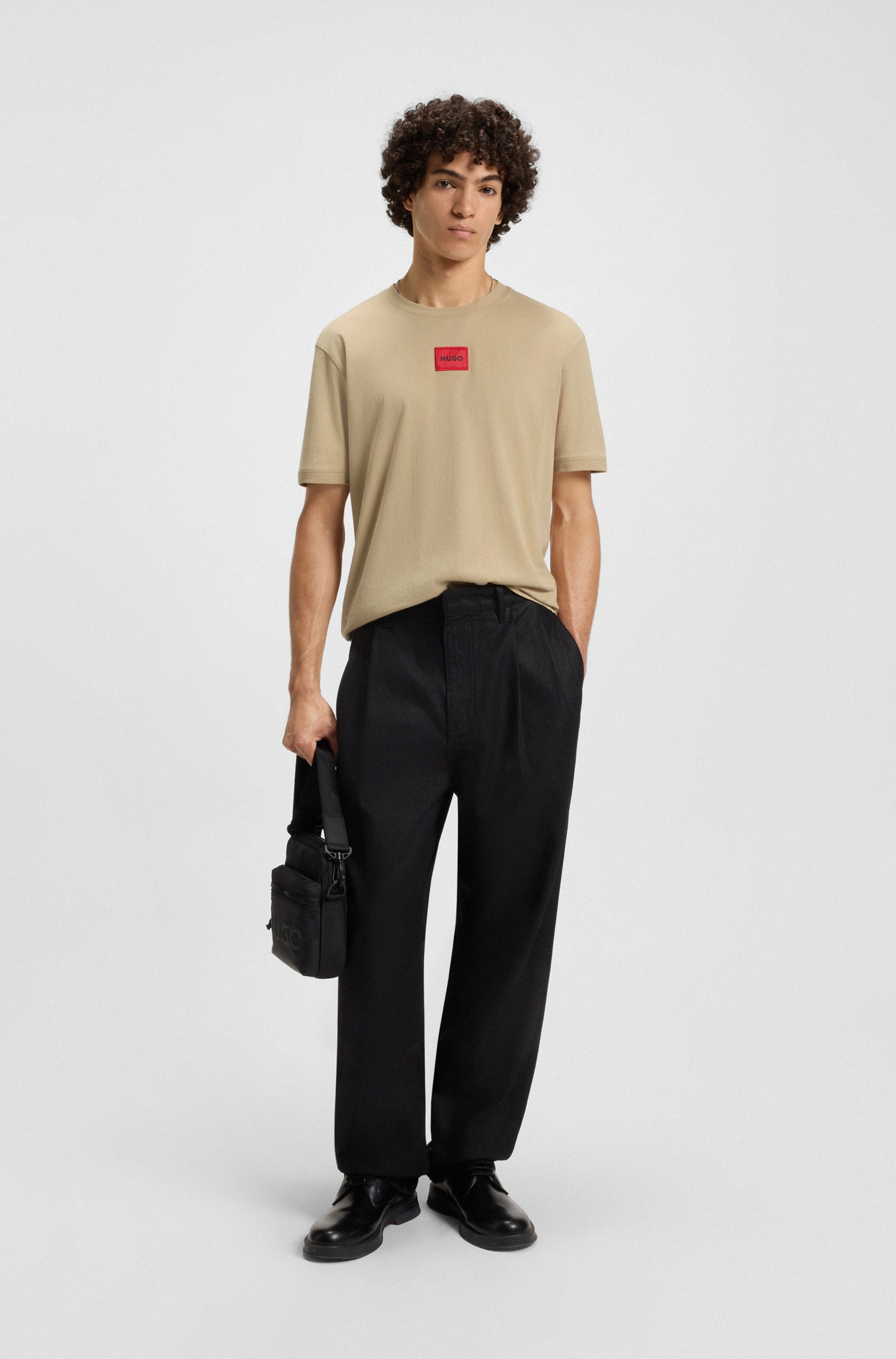 HUGO T-shirt »Diragolino« Rundhalsausschnitt, Regular Fit, Logo-Label