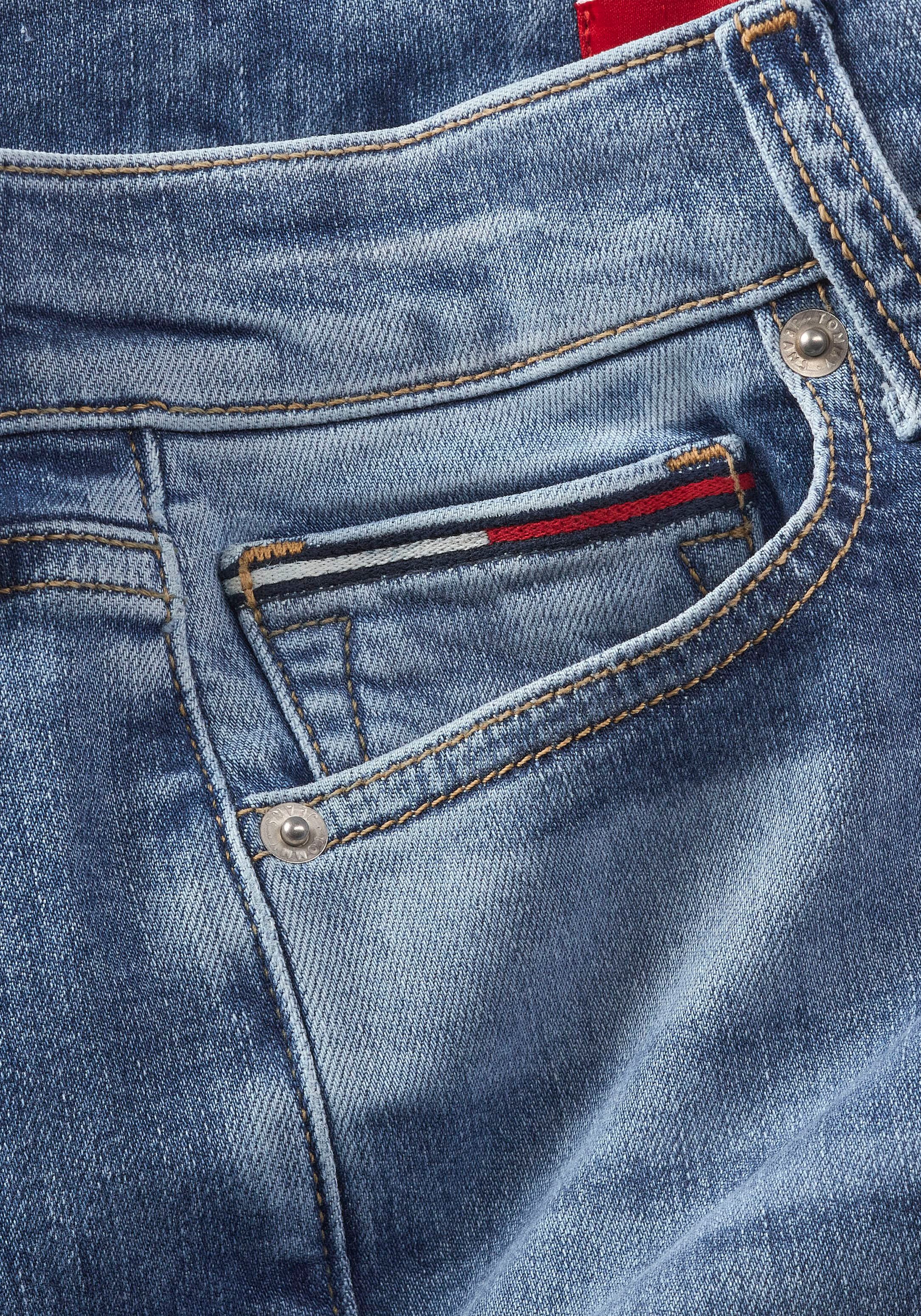 ♕ Tommy Jeans Skinny-fit-Jeans »Jeans SYLVIA HR SSKN CG4«, mit Logobadge  und Labelflags versandkostenfrei bestellen
