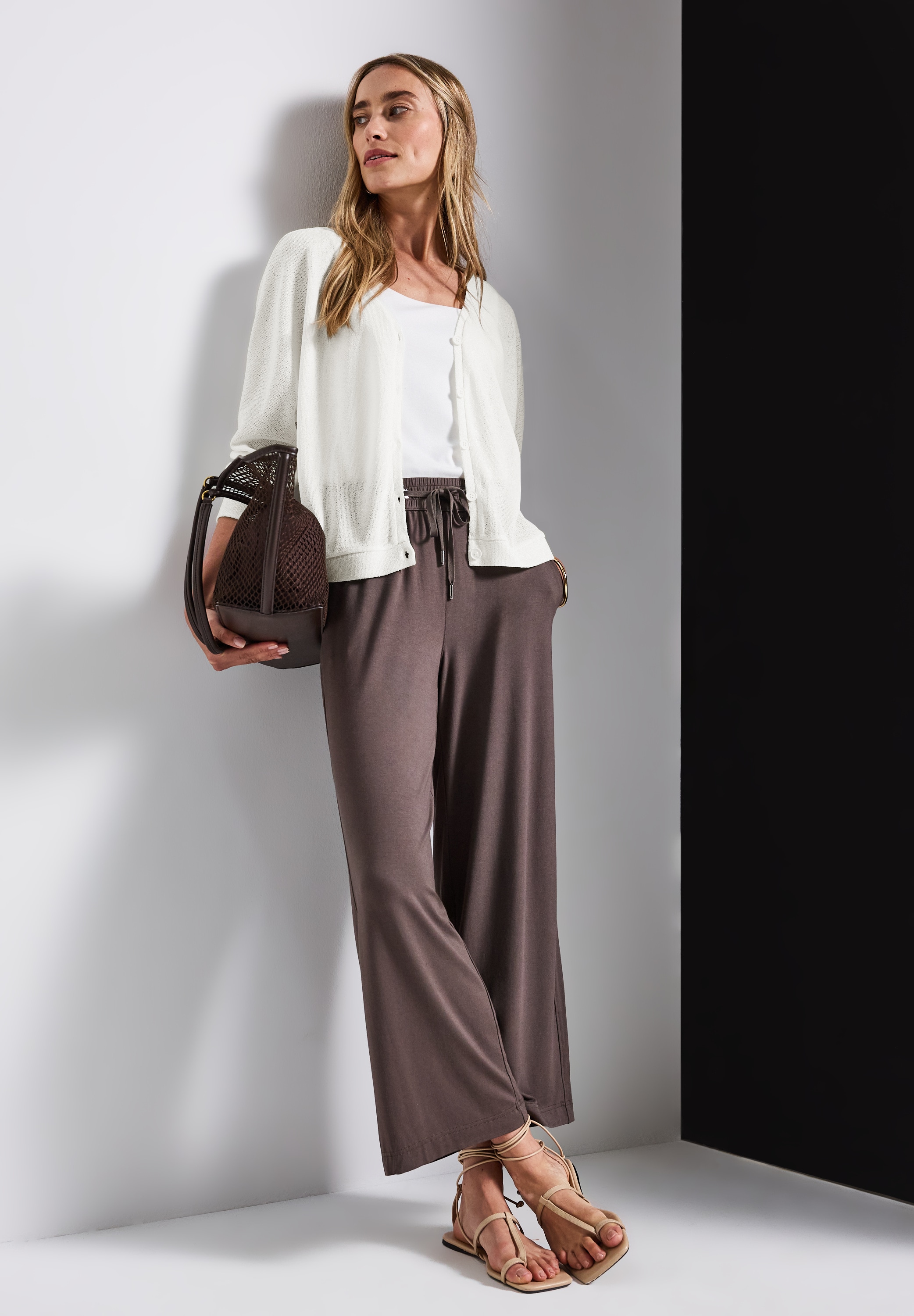 STREET ONE Strickjacke, im Strick-Look und mit V-Ausschnitt