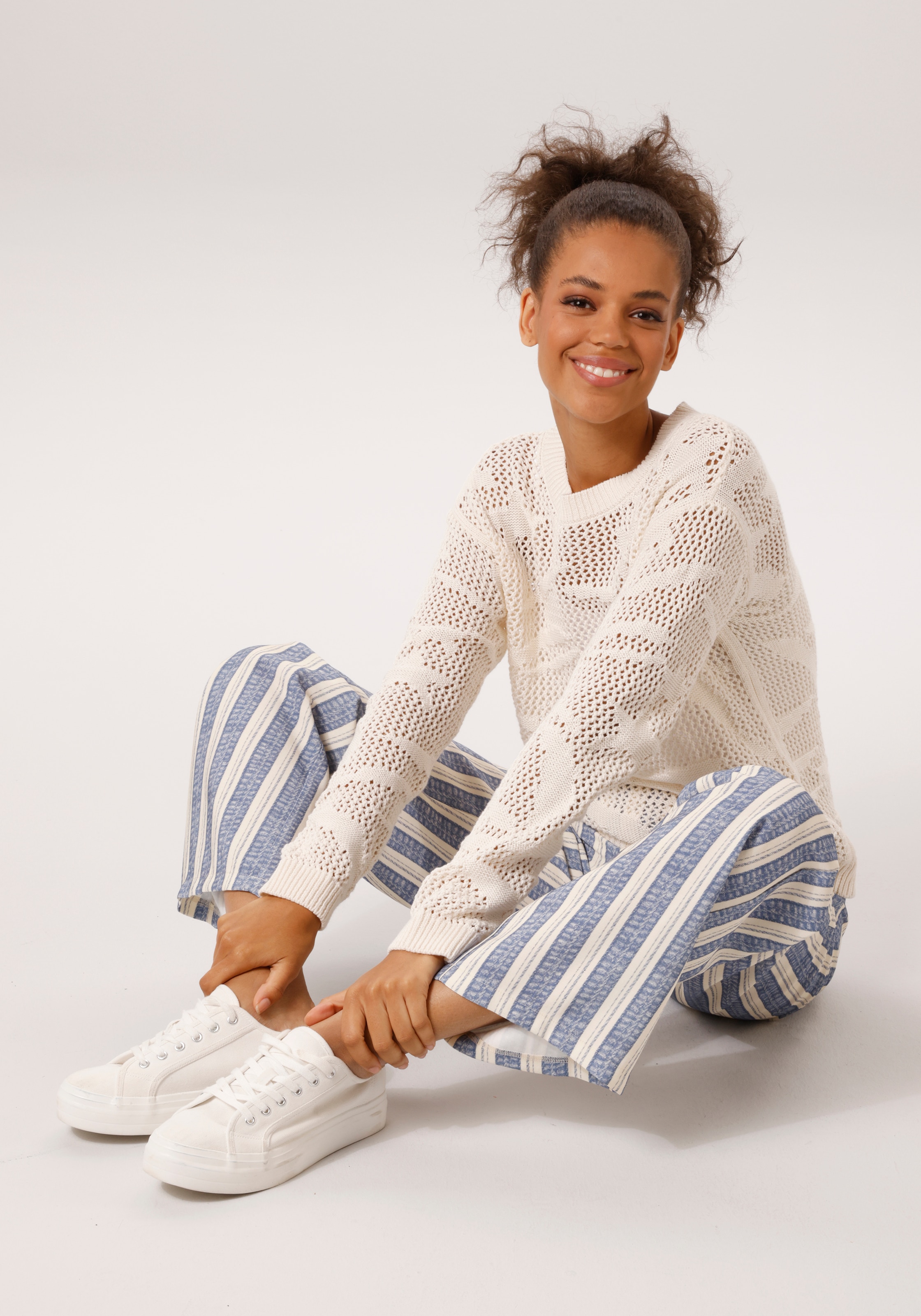 Aniston CASUAL Strickpullover im trendigen Ajour-Muster mit eingestrickten Motiven - NEUE KOLLEKTION