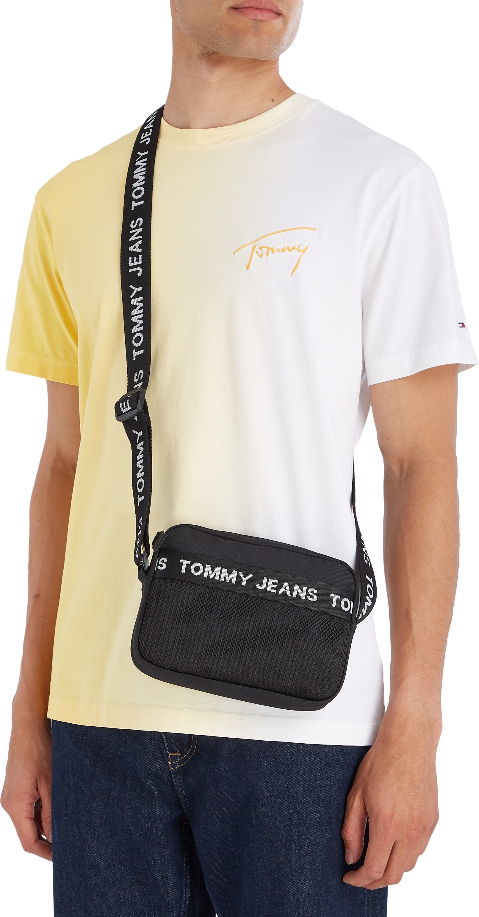 sur Bag EW BAG«, ESSENTIAL »TJM CAMERA Jeans Logo Découvrir mit Tommy Druck modischem Mini