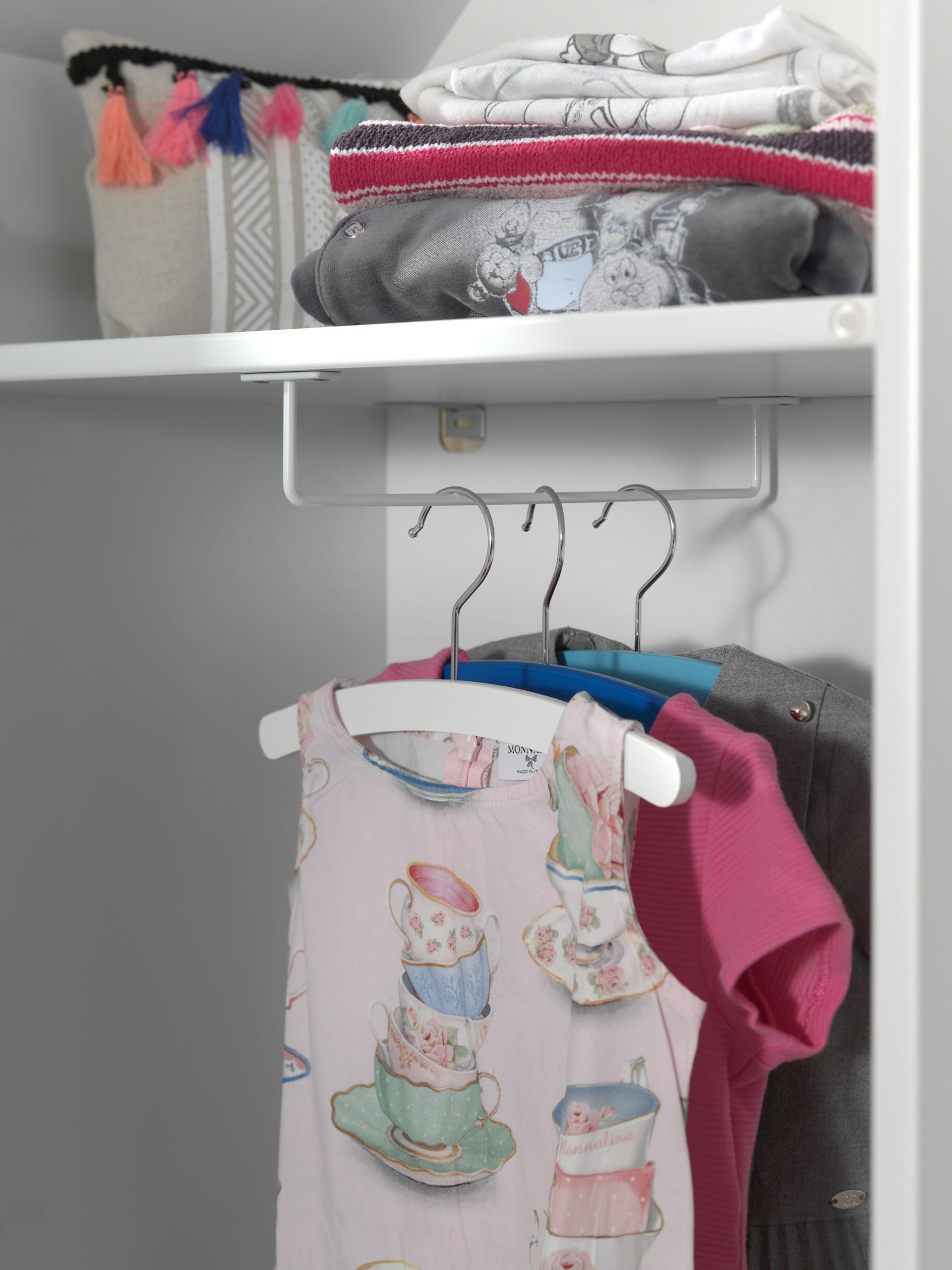 Vipack Kleiderschrank »Set Casami Bruges in trendigem Design, 1 Regal u. 1 Kleiderschrank« Schranktür in verschiedenen Farben und Fensteranordnungen, 2 Stk. tlg. variable Typenanordnung, Kleiderschrank mit Böden und Kleiderstange