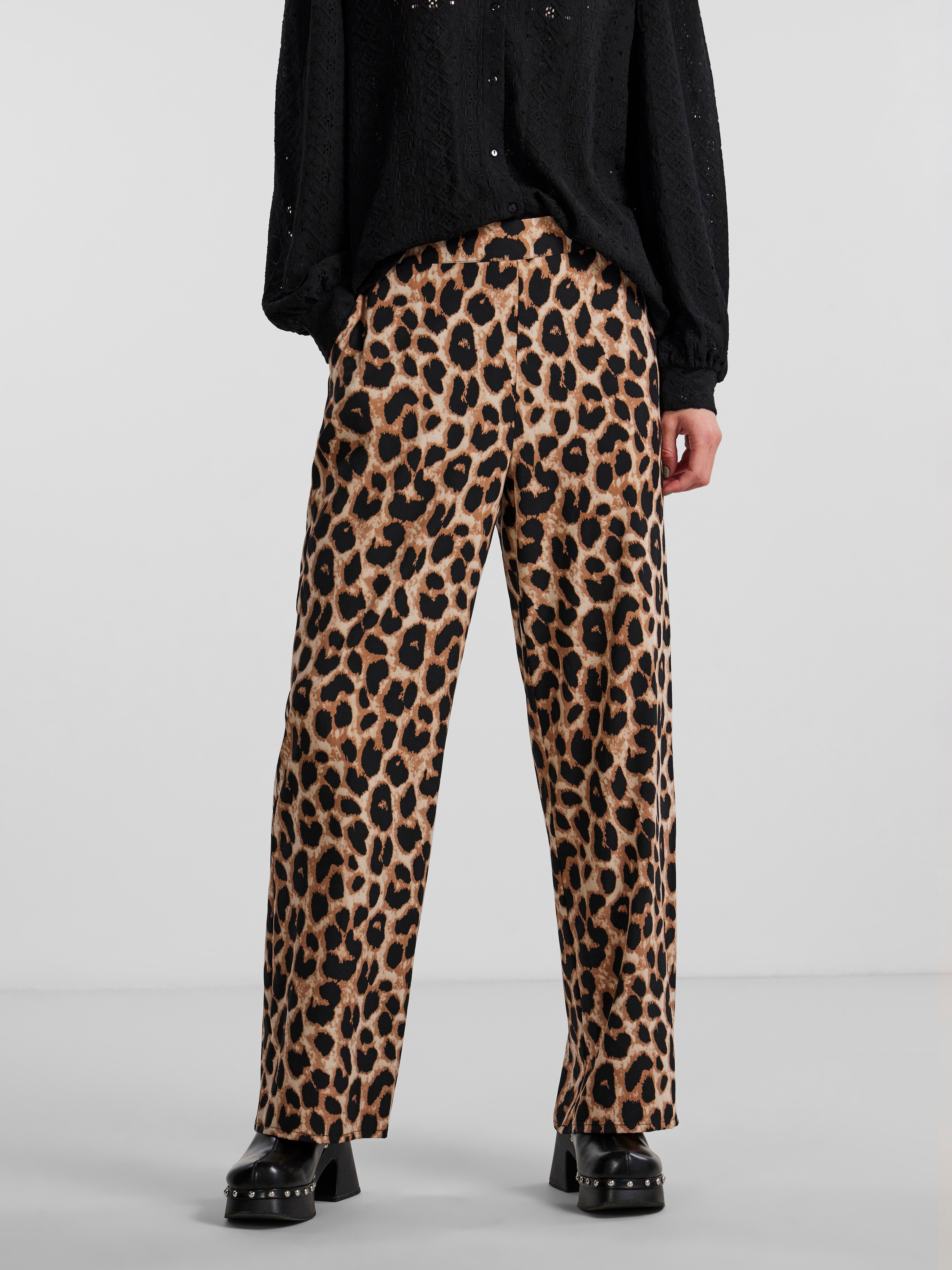 Image of pieces Schlupfhose "PCGURLA HW PANTS WVN NOOS BC" mit Leo Muster