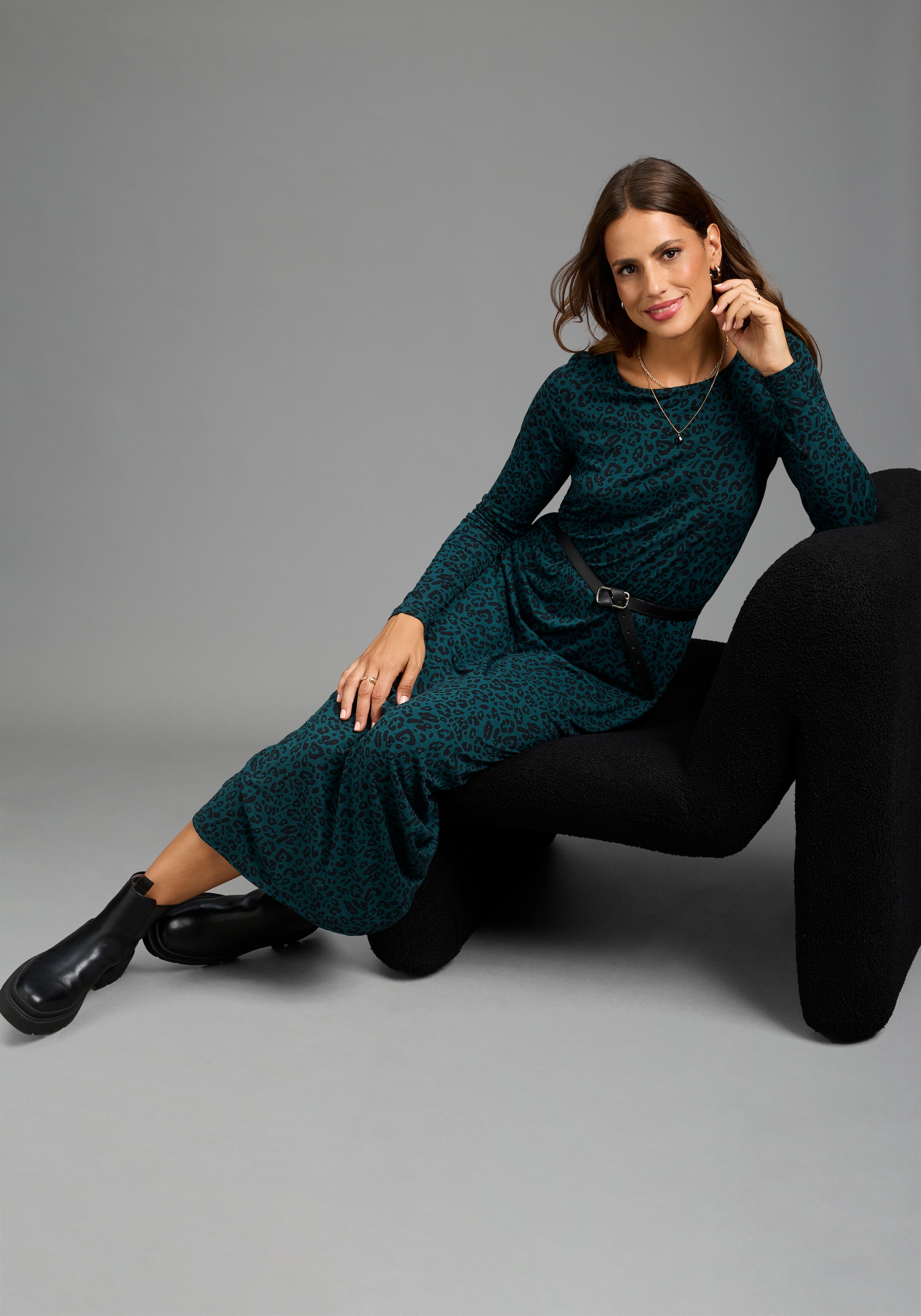 Laura Scott Robe en jersey mi-longueur, en mélange de viscose élastique, avec imprimé intégral