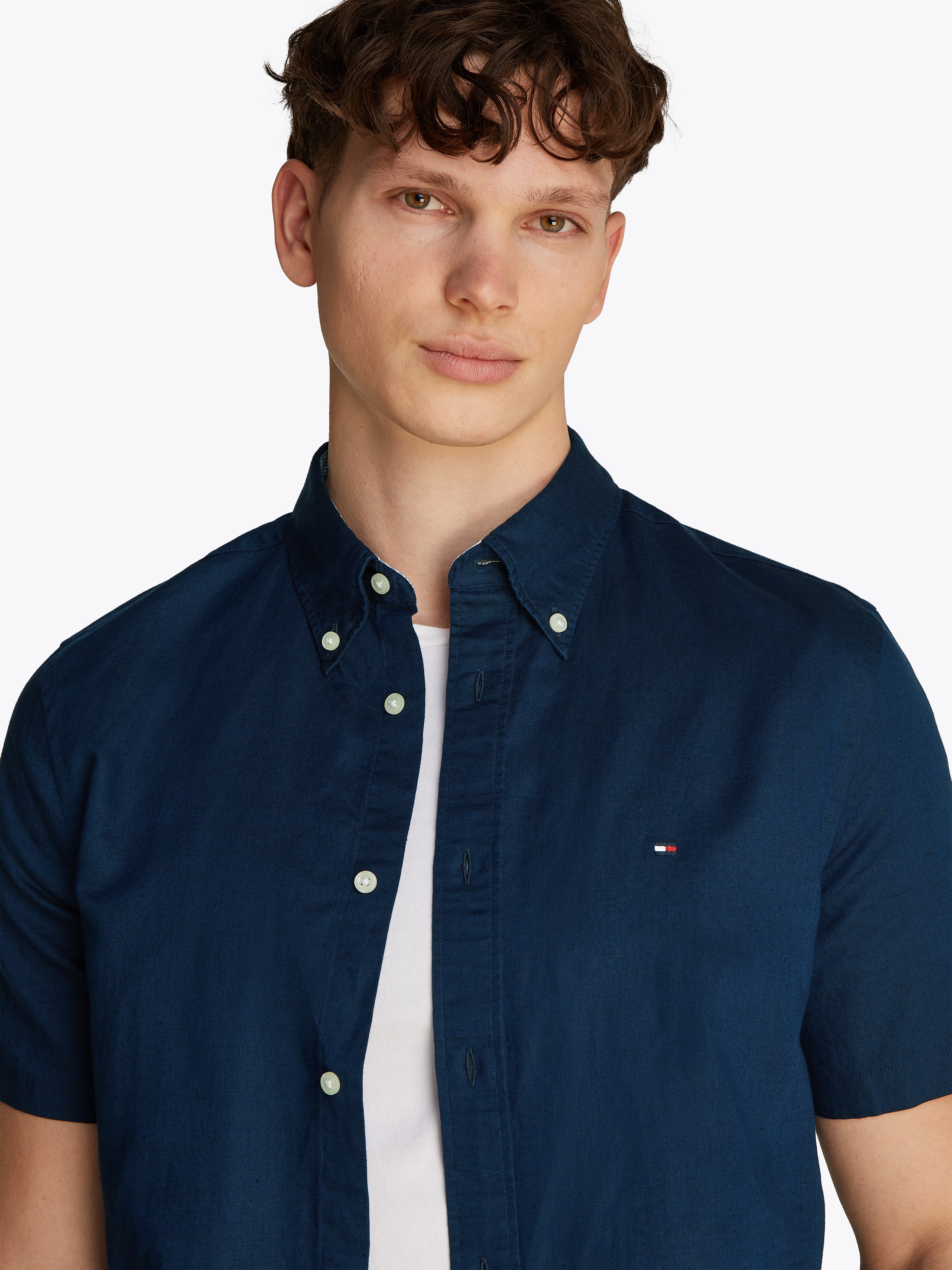 Tommy Hilfiger Kurzarmhemd »LINEN BLEND SOLID SS RF SHIRT«, mit Button-down-Kragen
