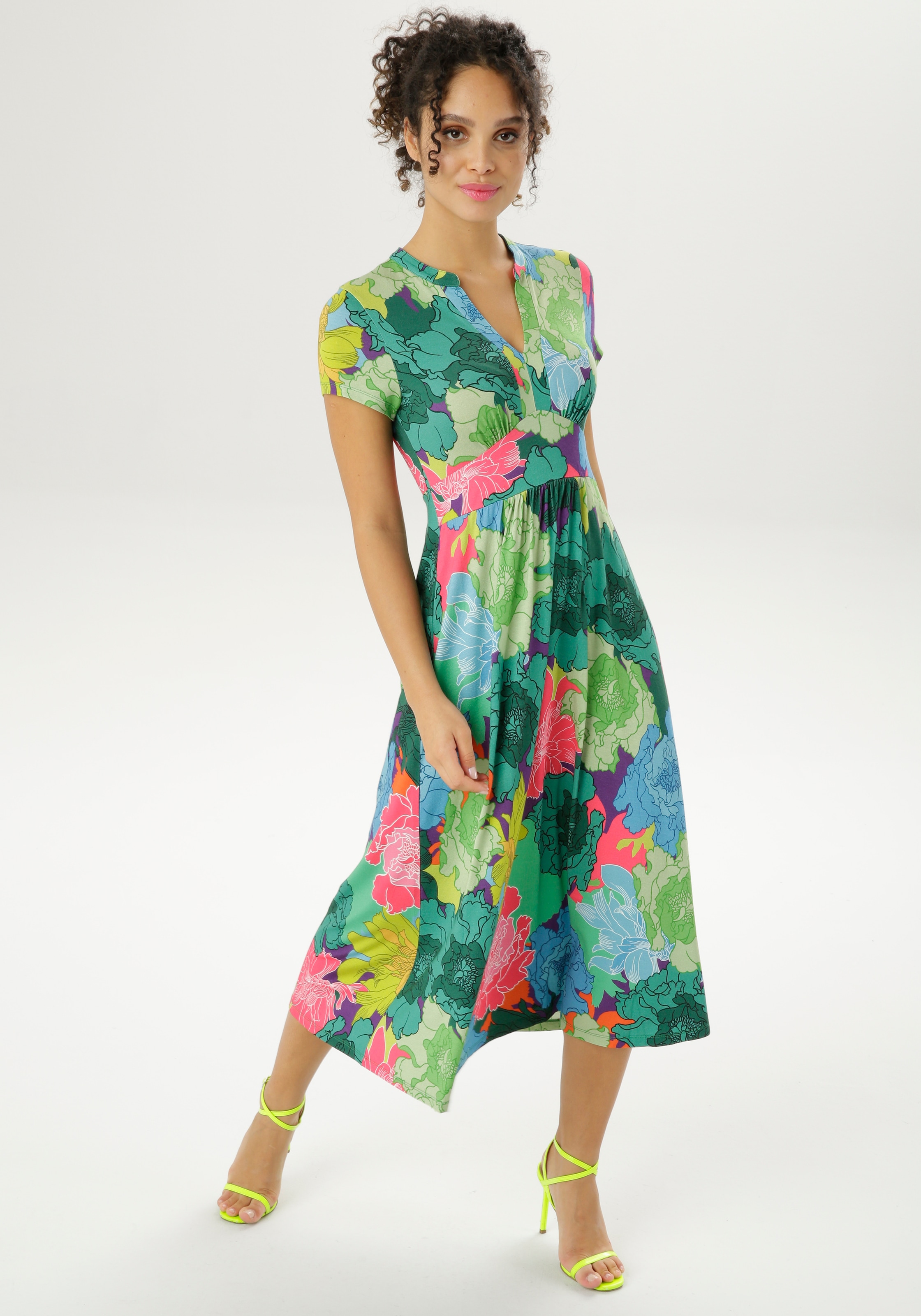 versandkostenfrei Sommerkleid, CASUAL Blumendruck graphischem mit bestellen Aniston grossflächigem, ♕