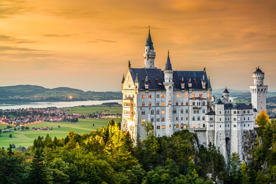 Image of Papermoon Fototapete »Neuschwanstein Castle«, matt, BlueBack, 7 Bahnen, 350 x 260 cm bei Ackermann Versand Schweiz