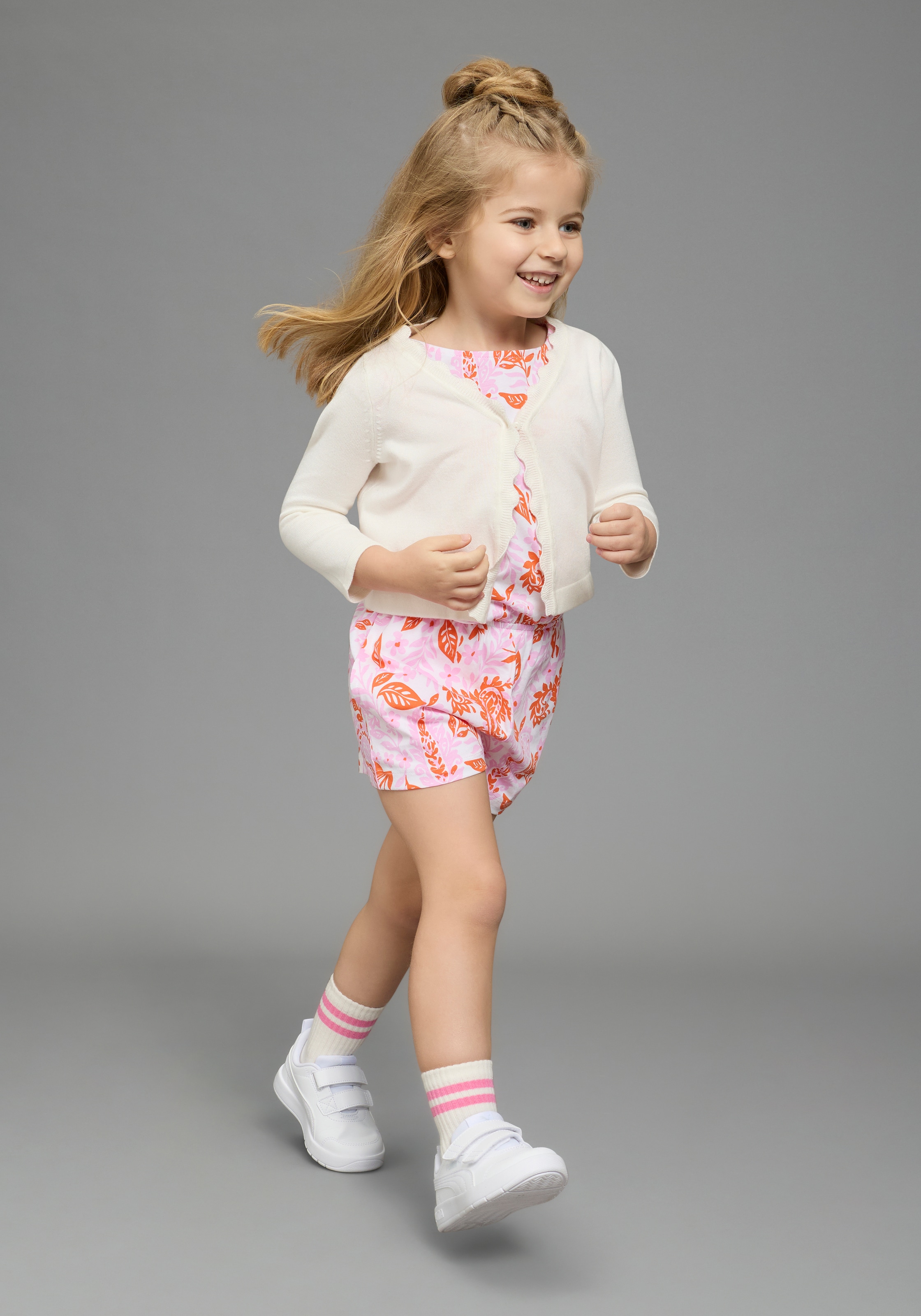 KIDSWORLD Veste en tricot »Strickjacke mit schöner Wellenkante« 1-Knopf-Form, Langarm, aus Feinstrick