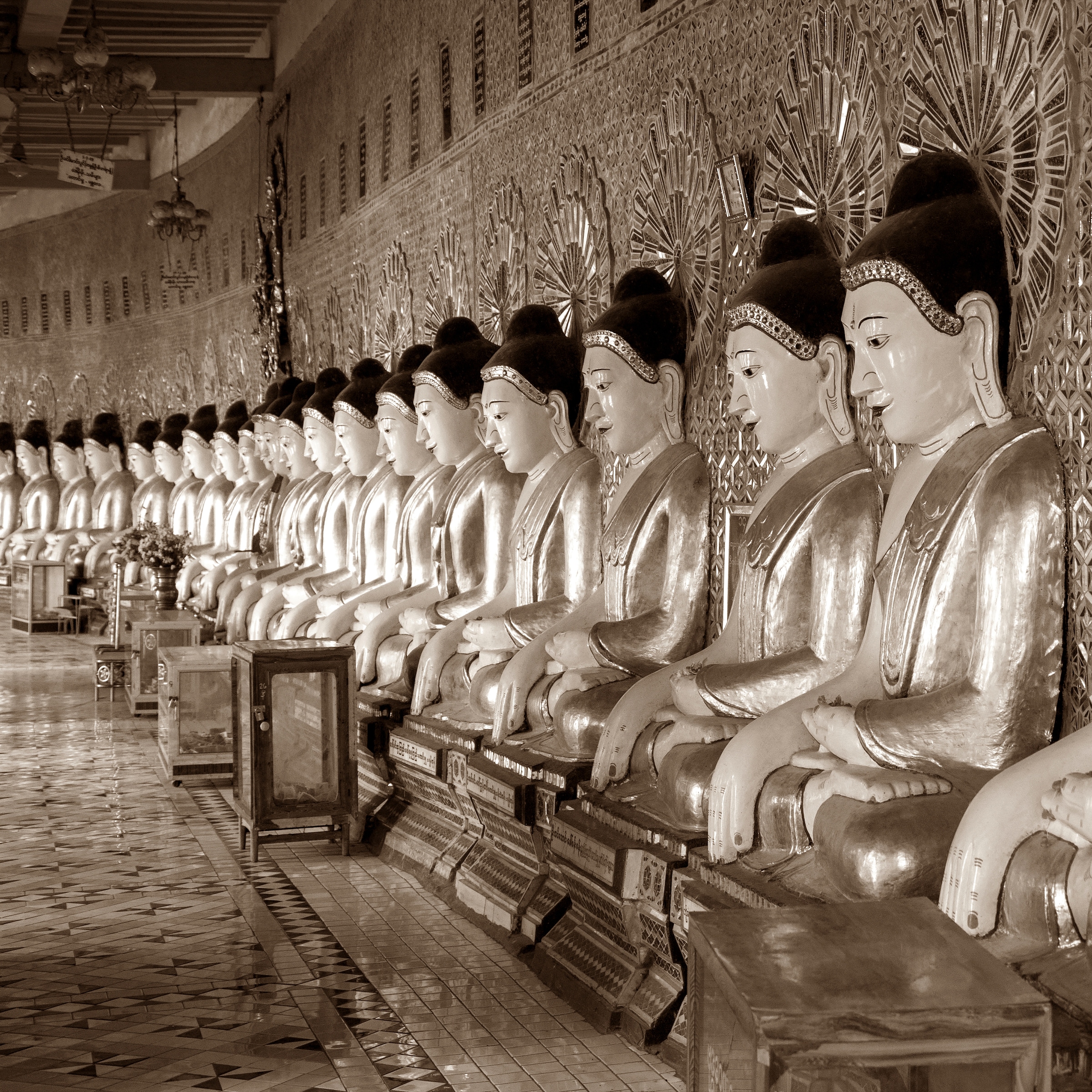 Image of Papermoon Fototapete "Chinesische Figuren Sepia"