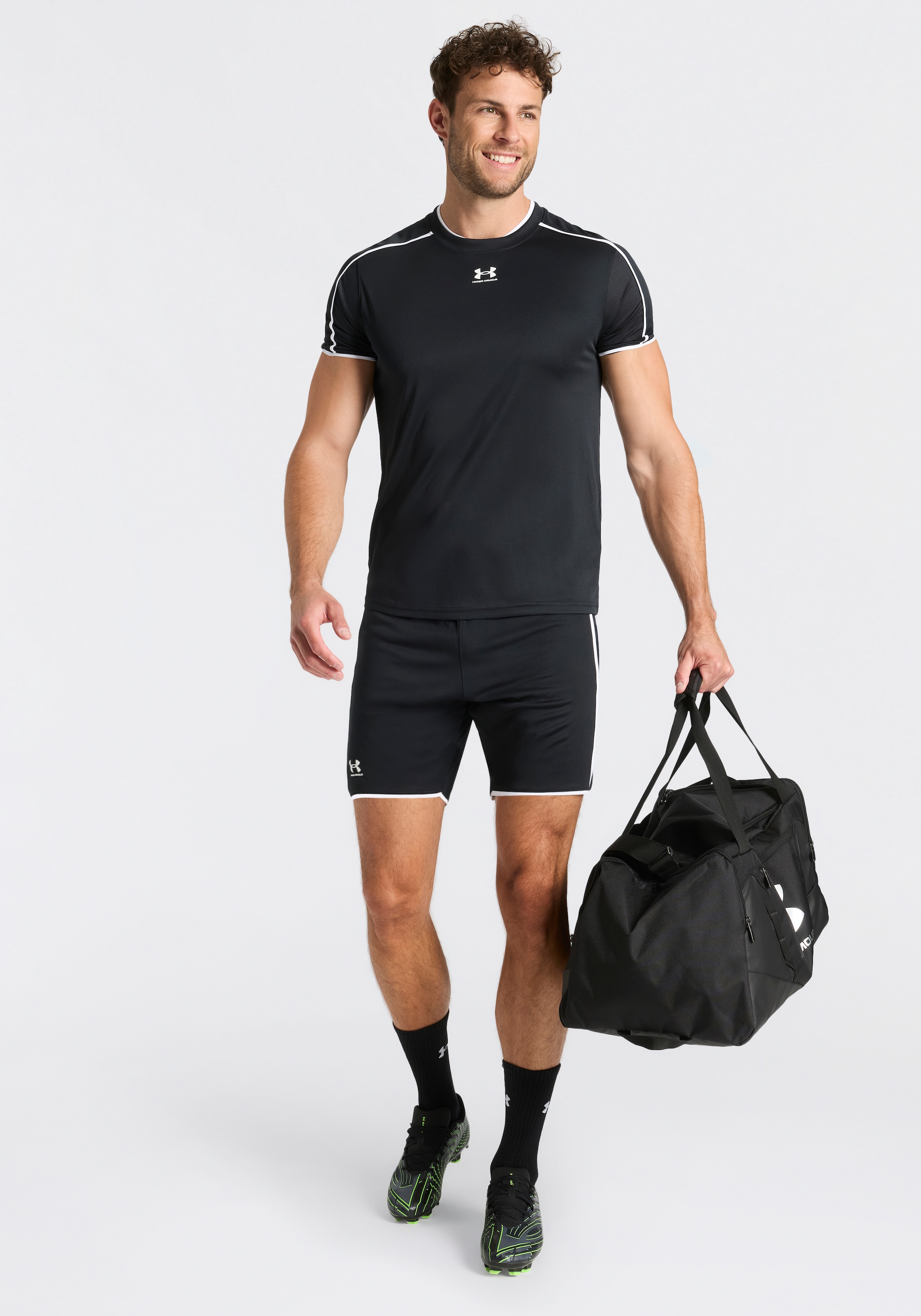 Under Armour® Short d'entraînement »UA M CHALLENGER TRAIN SHORT«  für vielseitige Aktivitäten, leichtes Material, Sportmode-Design