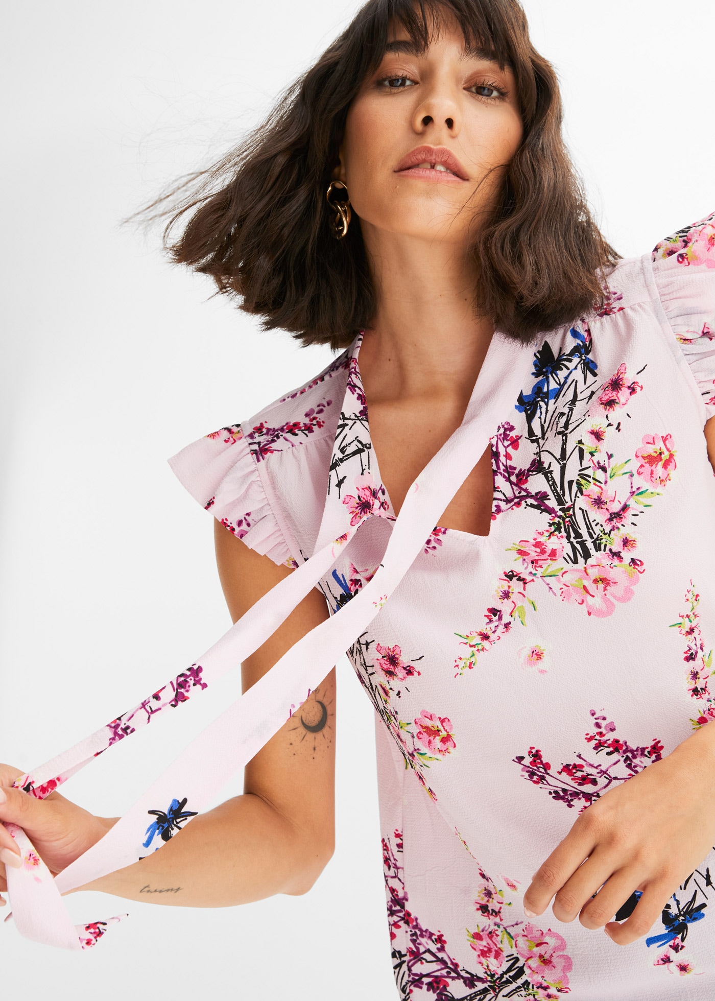 bonprix Schluppenbluse lockerer Schnitt, eleganter Stil, mit kurzen Volantärmeln