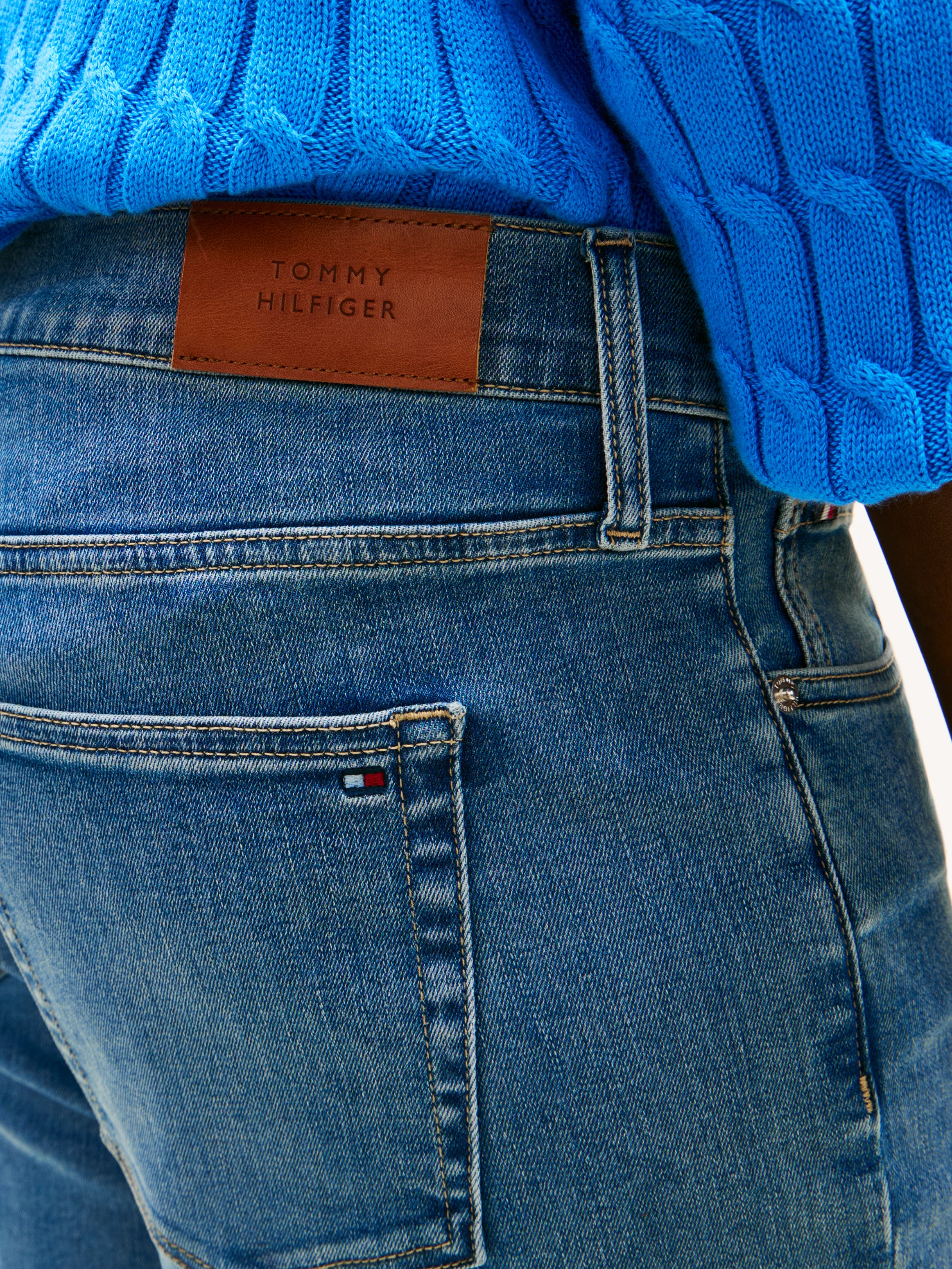 Tommy Hilfiger Curve Jeans bootcut »CRV DNM FINN FLARE RW« in grossen Grössen, in ausgestellter Form