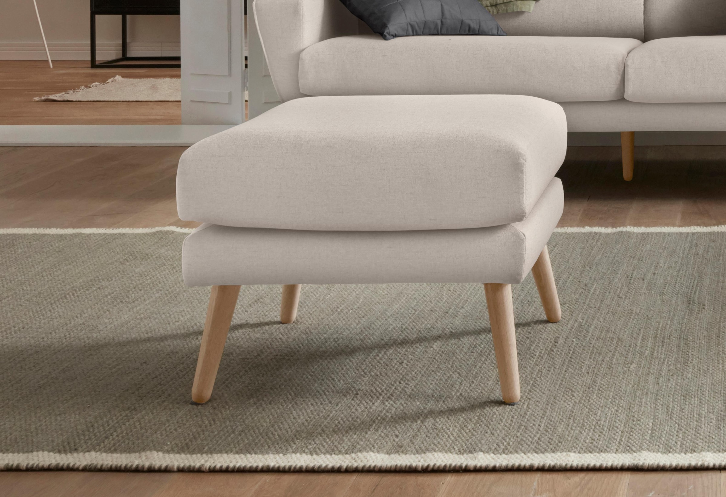 Hocker »Bille«, mit Eiche-Beinen, Design by Morten Georgsen