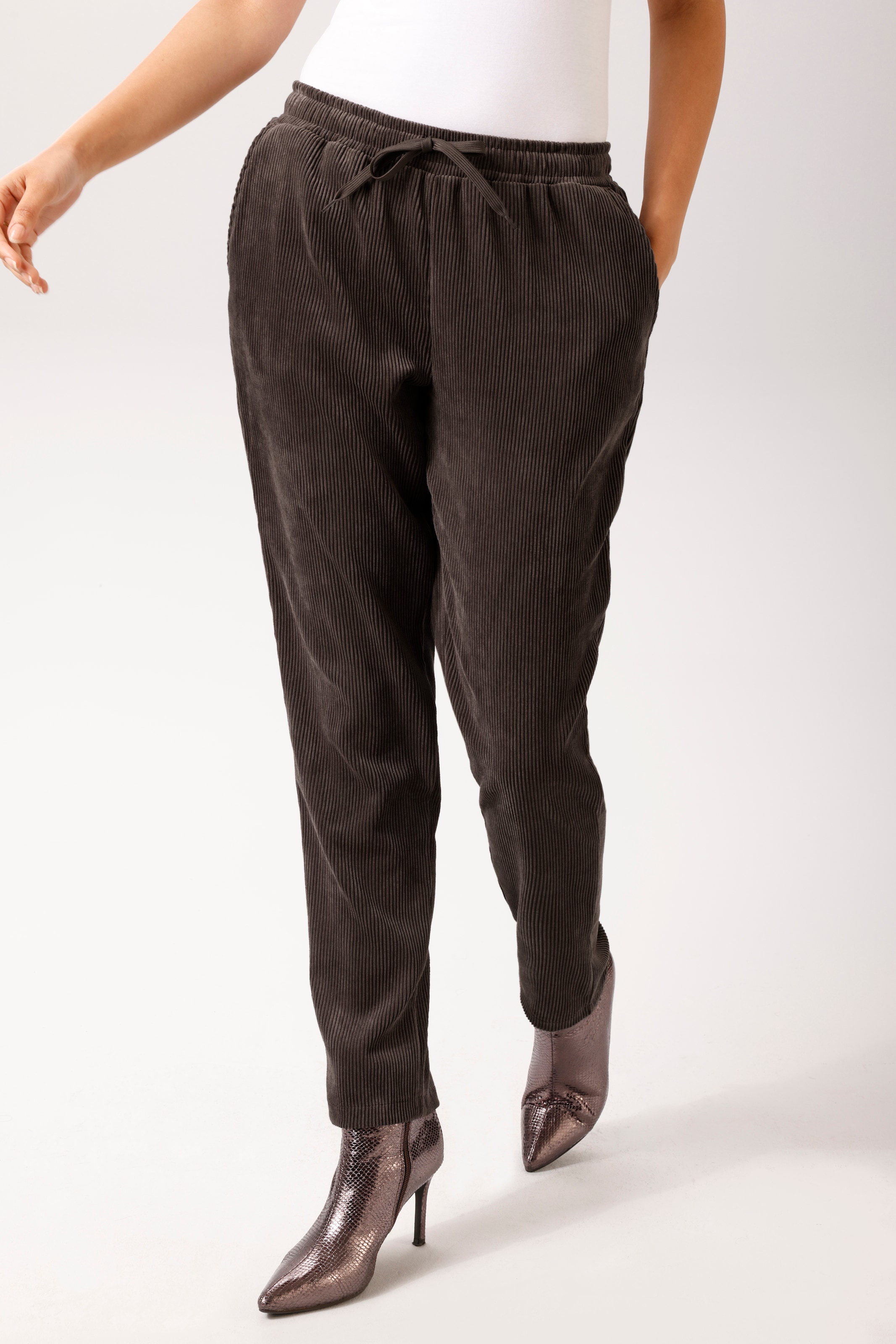 Aniston CASUAL Pantalon à enfiler  en velours côtelé tendance et élastique