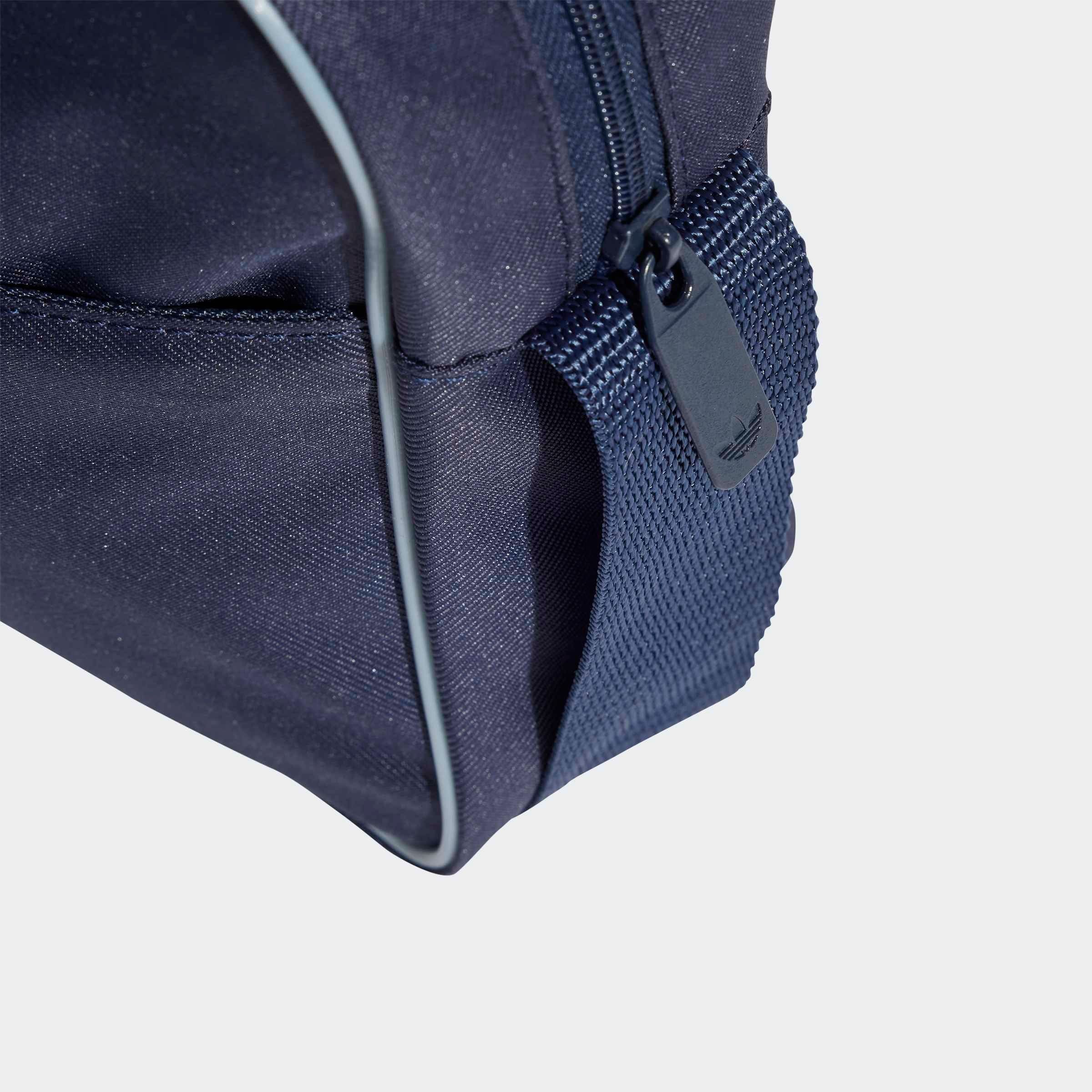 adidas Originals Sporttasche »AC AIRLINER«, Schultertasche im Retrolook