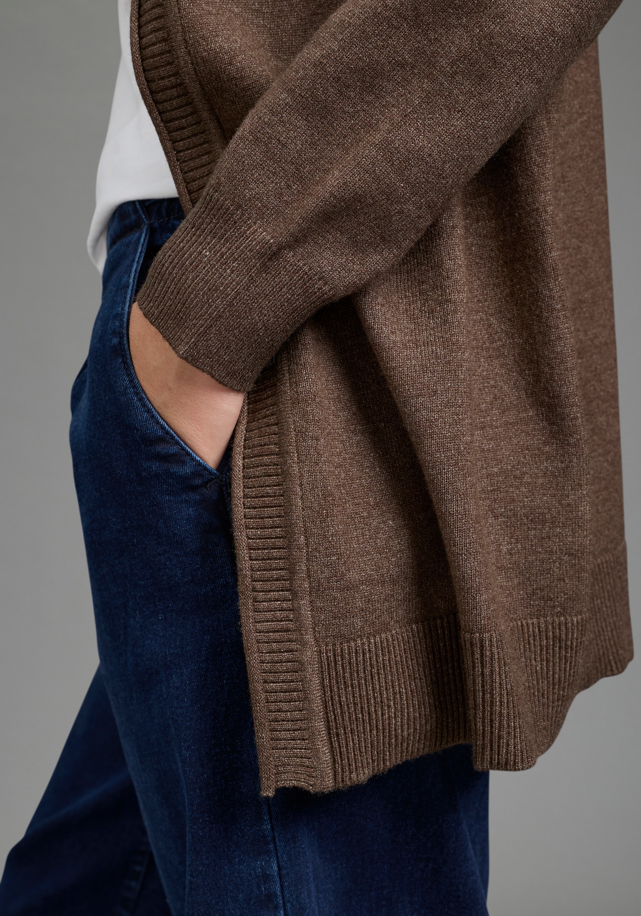 Laura Scott Veste en tricot »mit figurumspielender Passform« avec détails structurés, en mélange de viscose douce