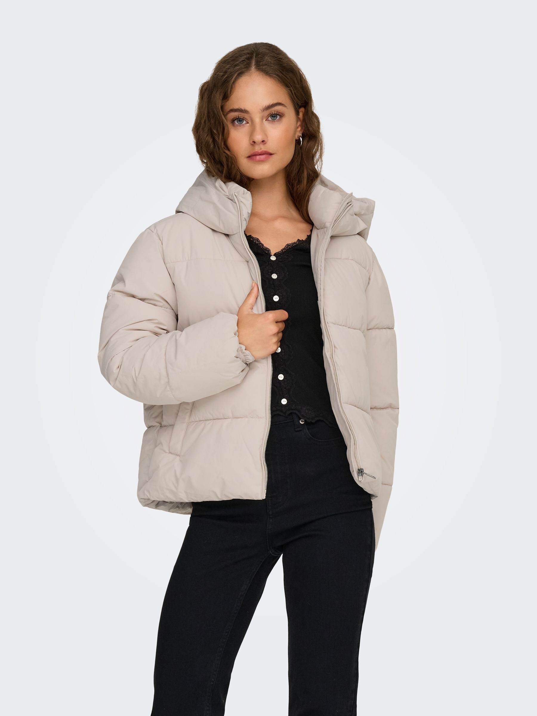 ONLY Steppjacke »ONLJUTA SHORT PUFFER OTW NOOS« mit Kapuze Kunstfaser