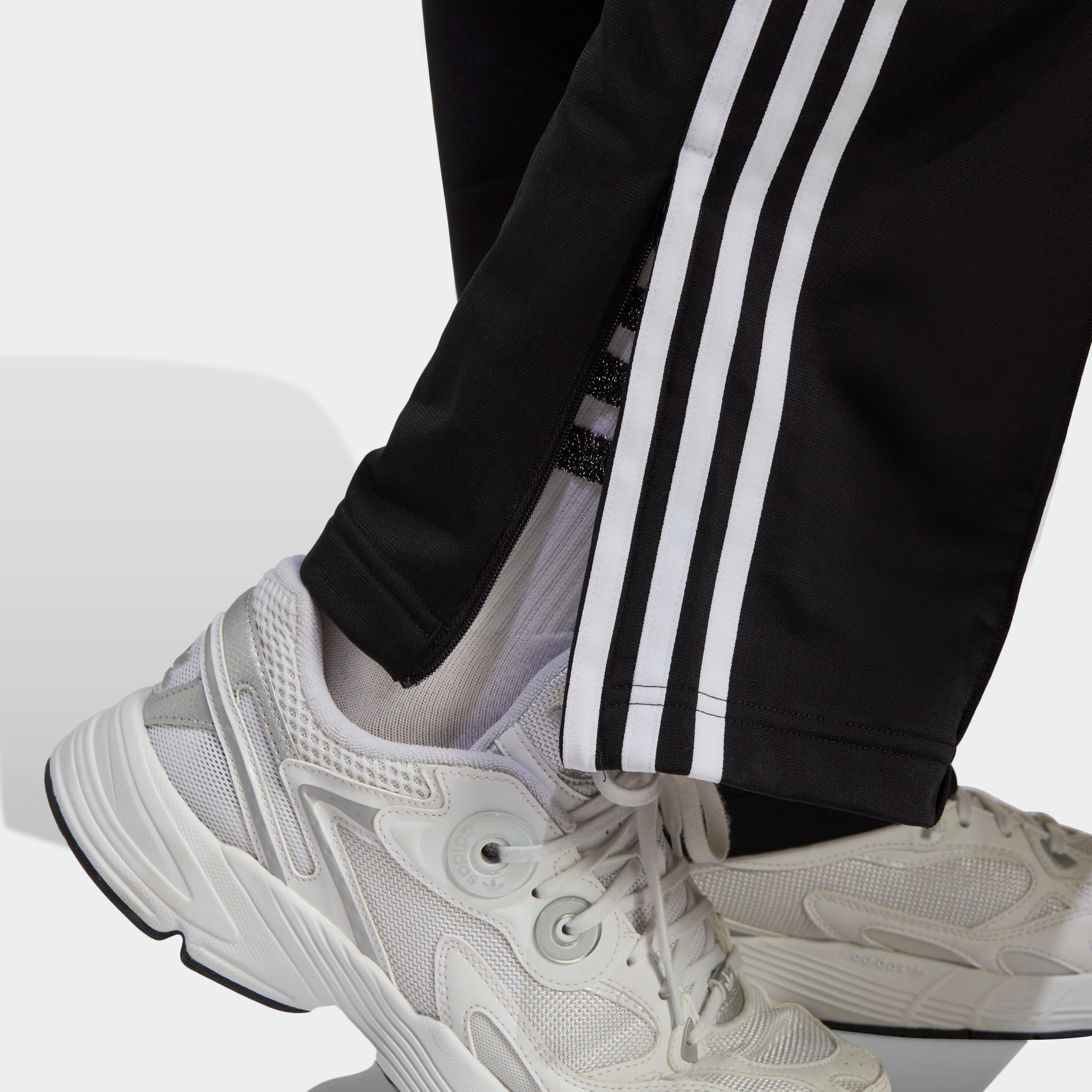 »ADICOLOR Originals FIREBIRD«, auf Entdecke Sporthose (1 tlg.) CLASSICS adidas