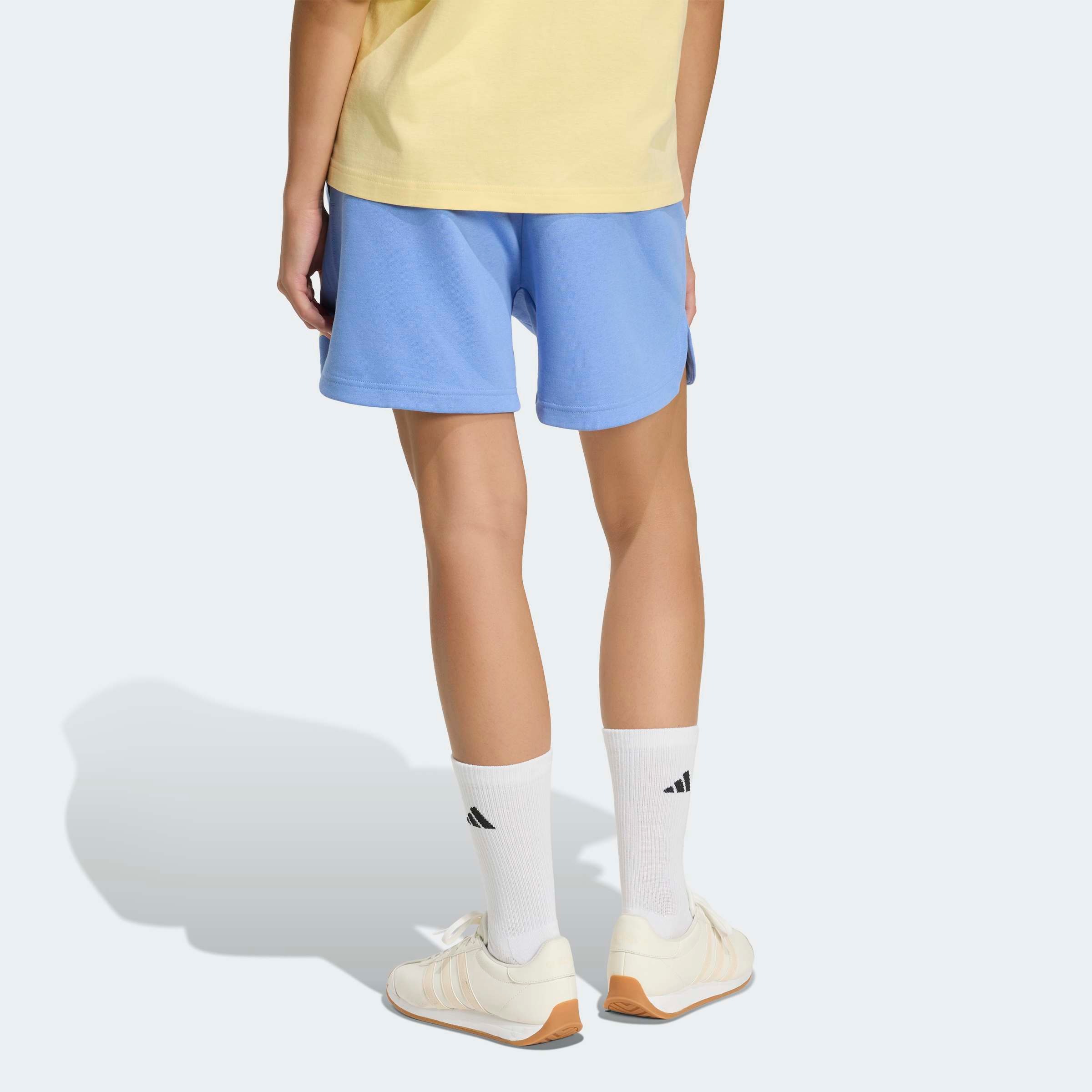 adidas Sportswear Short »3-STREIFEN STUDIO FLEECE, LOCKER GESCHNITTEN«