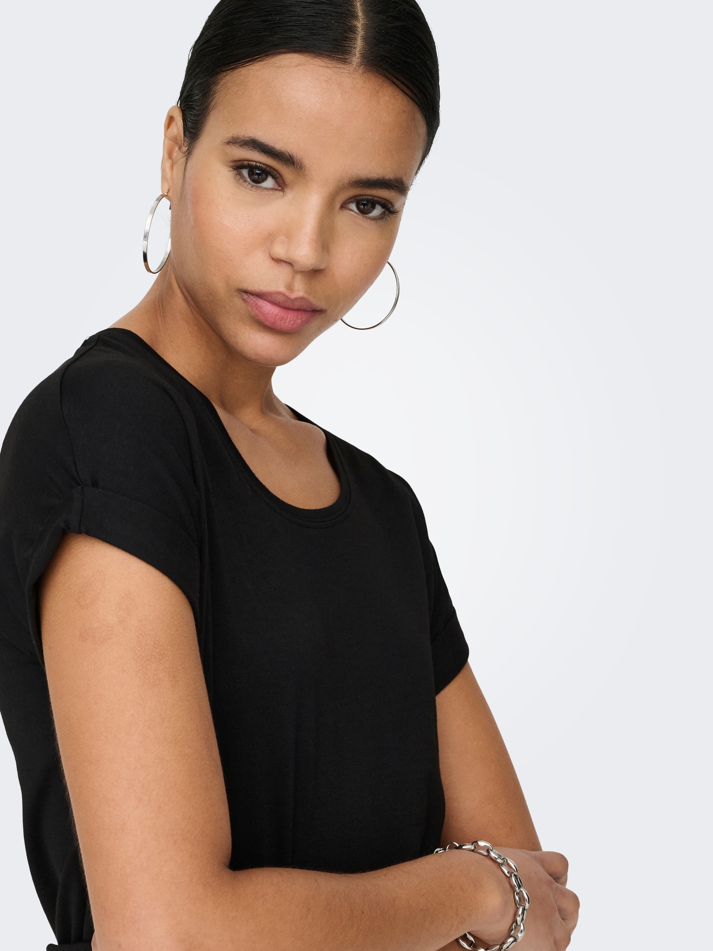 ONLY T-shirt »ONLMOSTER – T-Shirt mit melierter Optik und elastischem Material« meliert, casual, lässig geschnitten, Viskosemischung, Rundhals