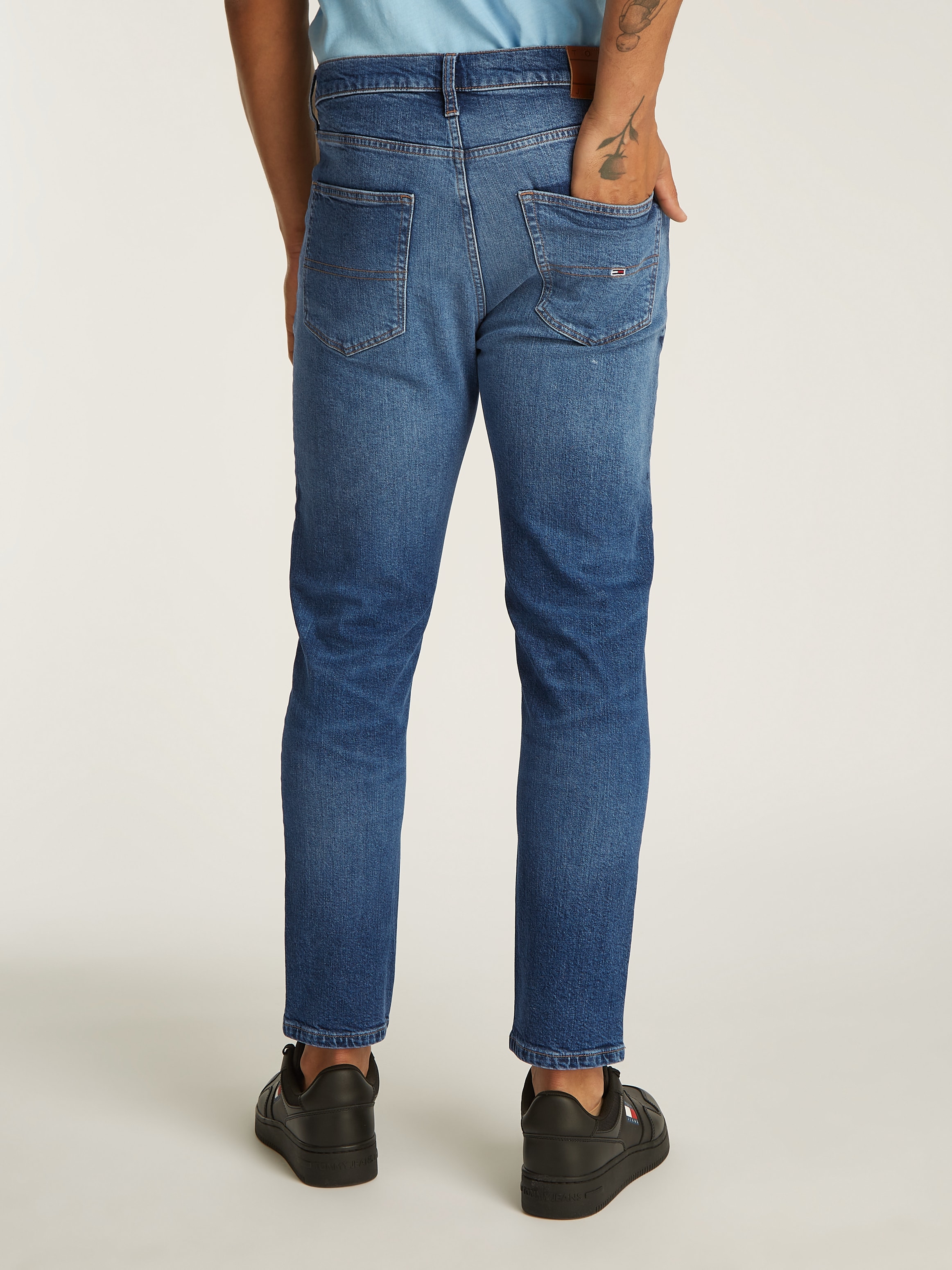 Tommy Jeans Regular-fit-Jeans »DAD JEAN RGLR TPRD«, mit Logoprägung