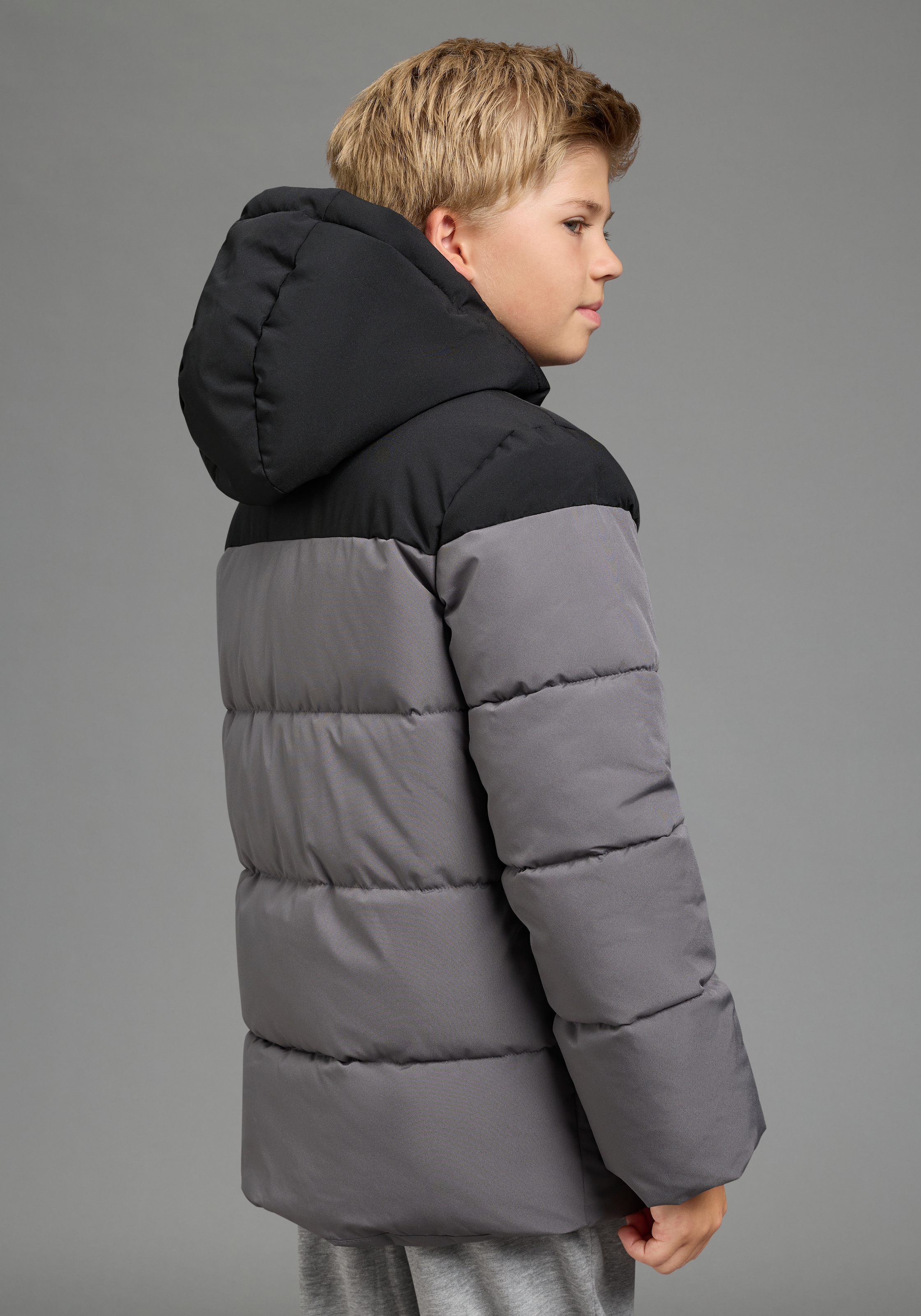 KangaROOS Veste d'extérieur »Winterjacke von KangaROOS mit kontrastfarbigen Einsatz« avec capuche Veste chaude avec doublure en polaire et doublure de capuche matelassée,