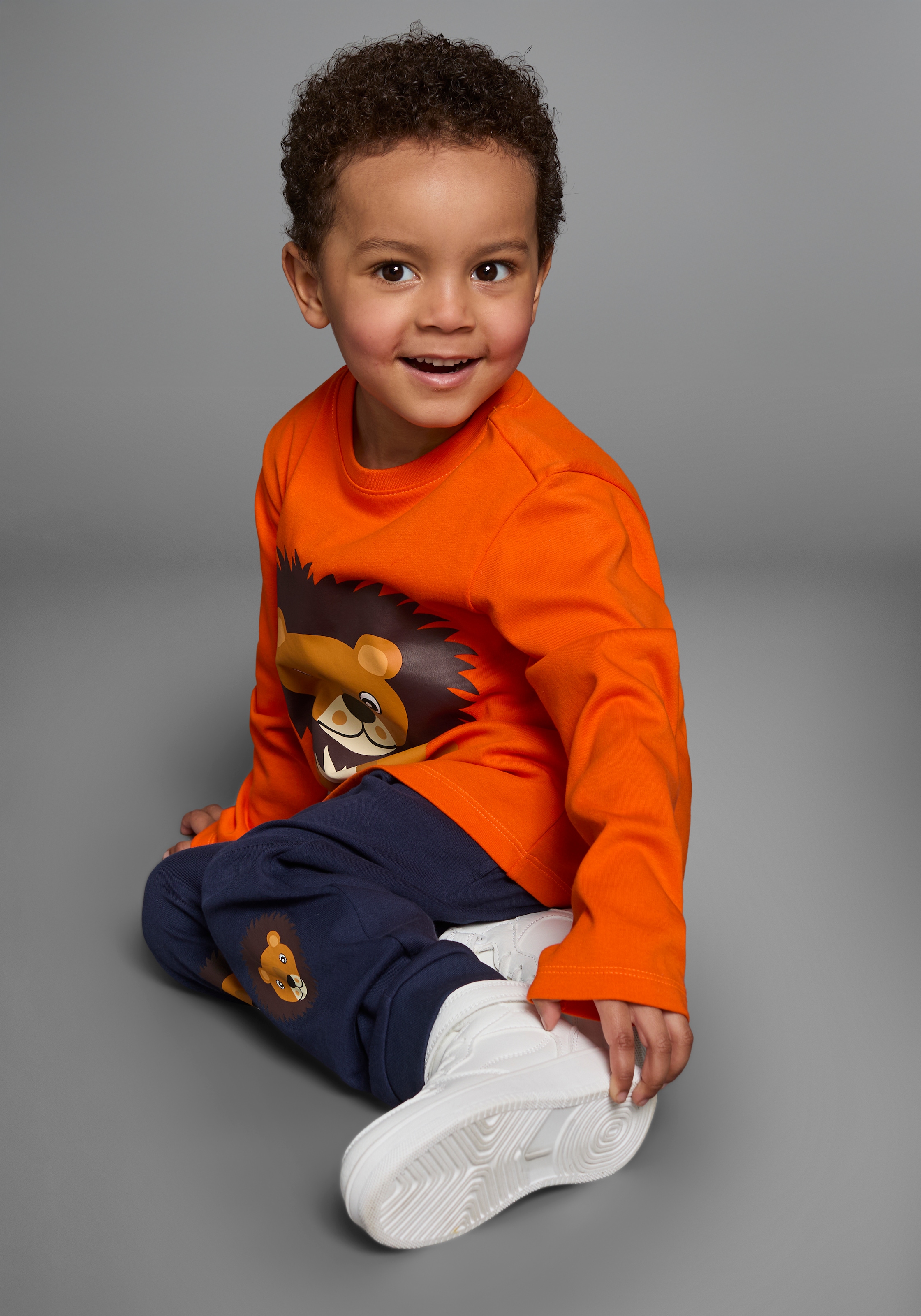 KIDSWORLD Shirt & Hose »2tlg. Set Langarmshirt+Hose«, mit Löwendruck