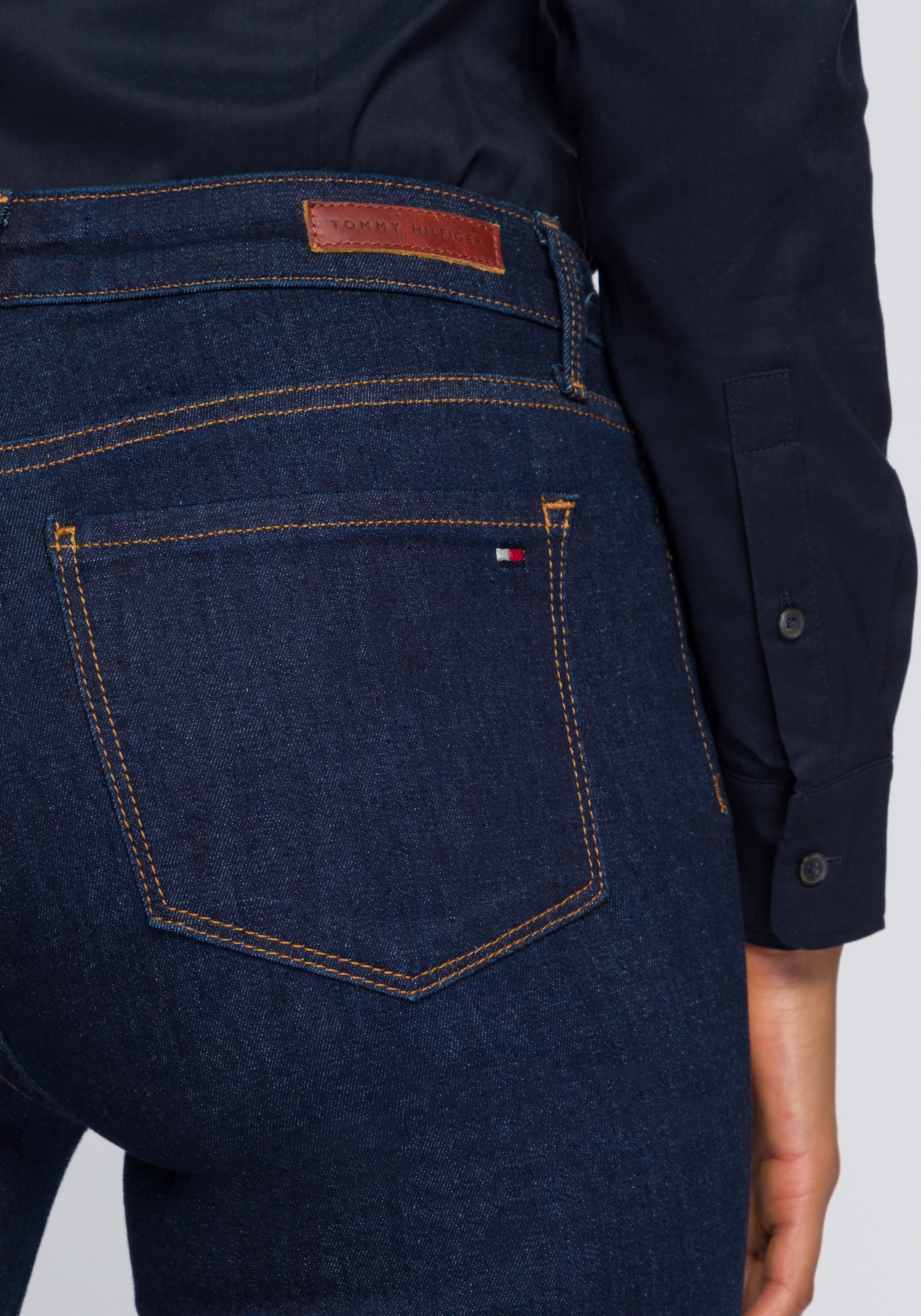 ♕ Tommy Hilfiger Skinny-fit-Jeans SKINNY auf Logo-Badge mit »HERITAGE Hilfiger COMO versandkostenfrei Tommy RW«