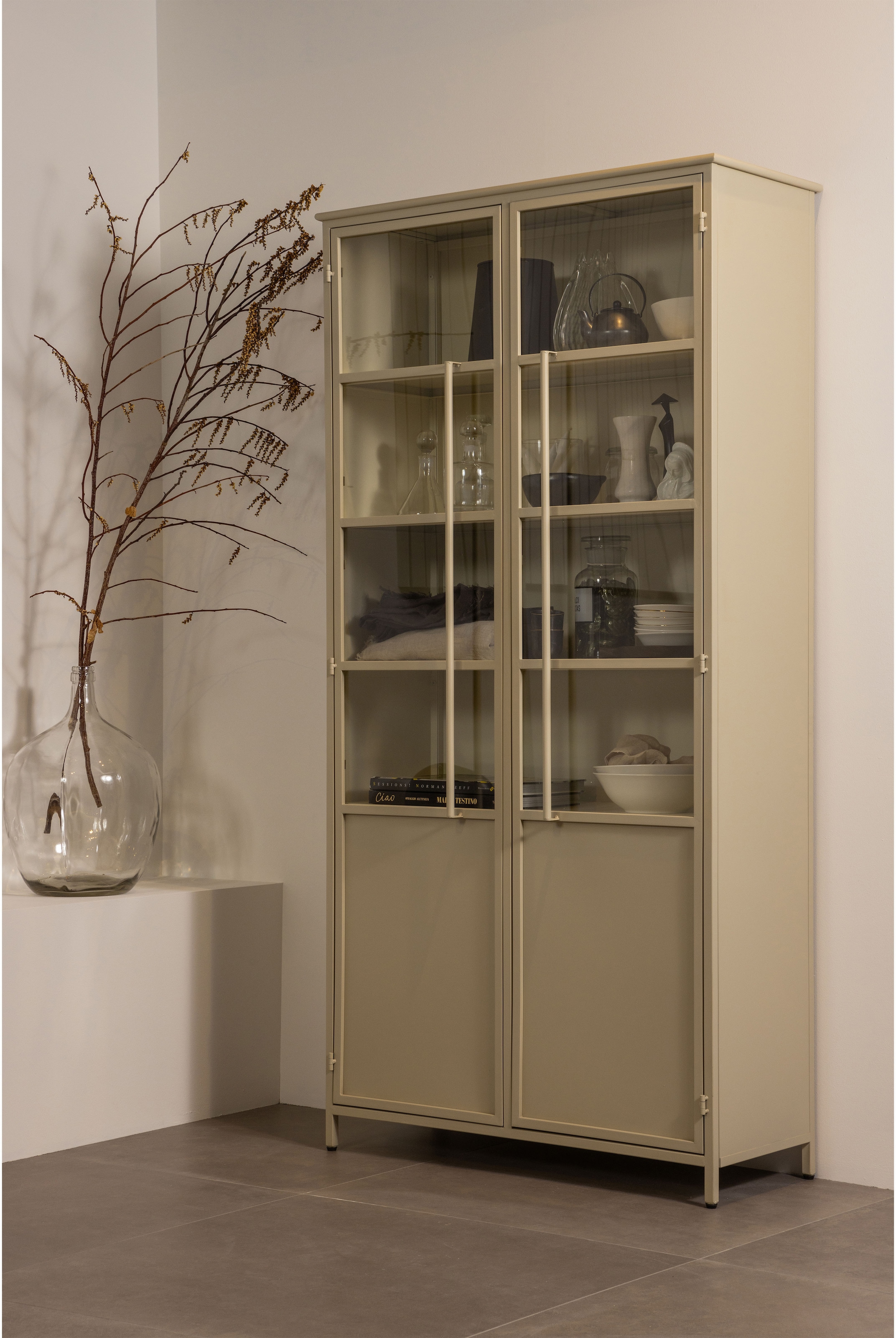 WOOOD Vitrine »EXHIBIT  SCHRANK METALL B/T/H: 99/44/200 cm« Die Vitrine Exhibit aus mattem Metall bietet 5 robuste Einlegeböden.