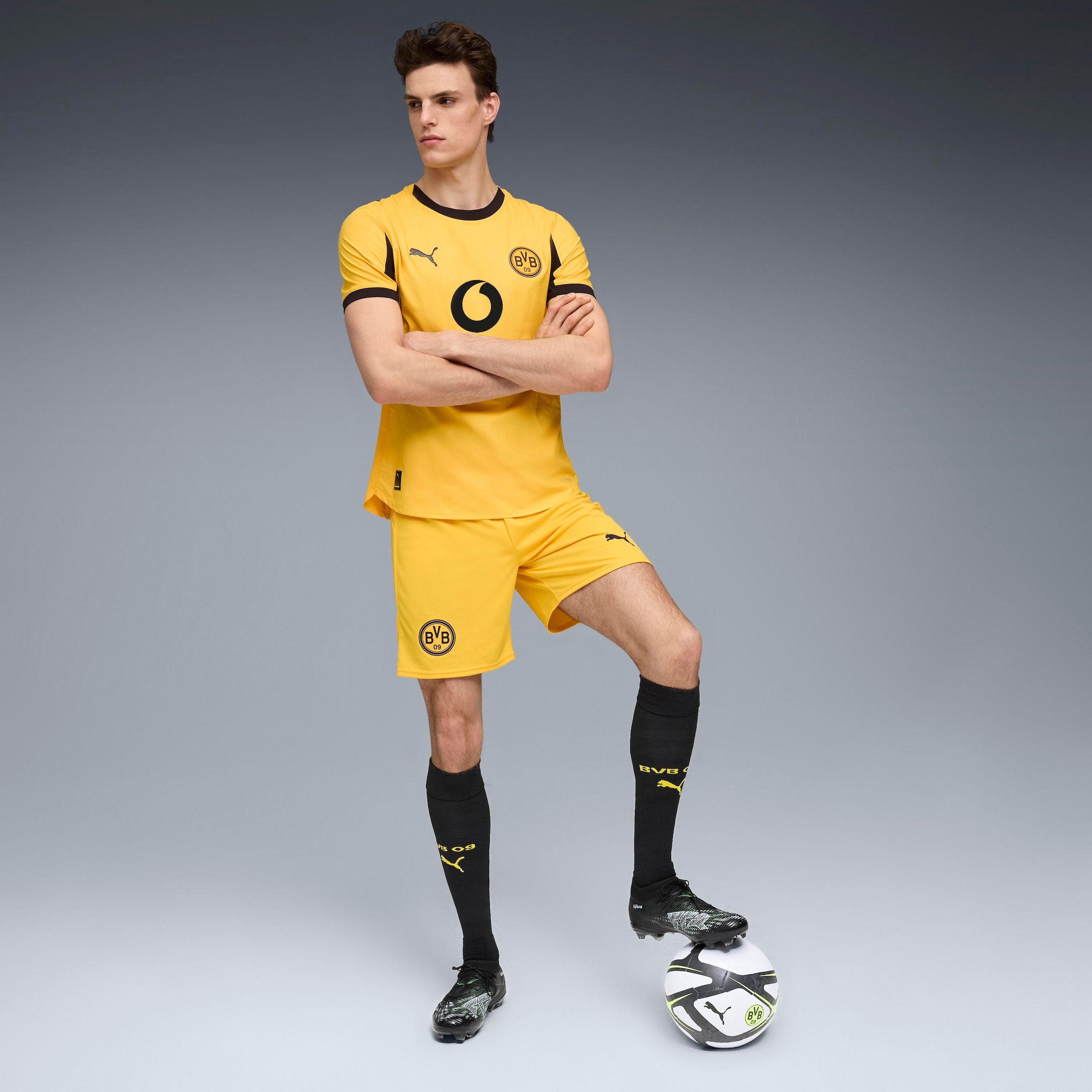 PUMA Short d'entraînement »BVB SHORTS REPLICA«  pour football, en matière respirante, avec technologie DryCELL