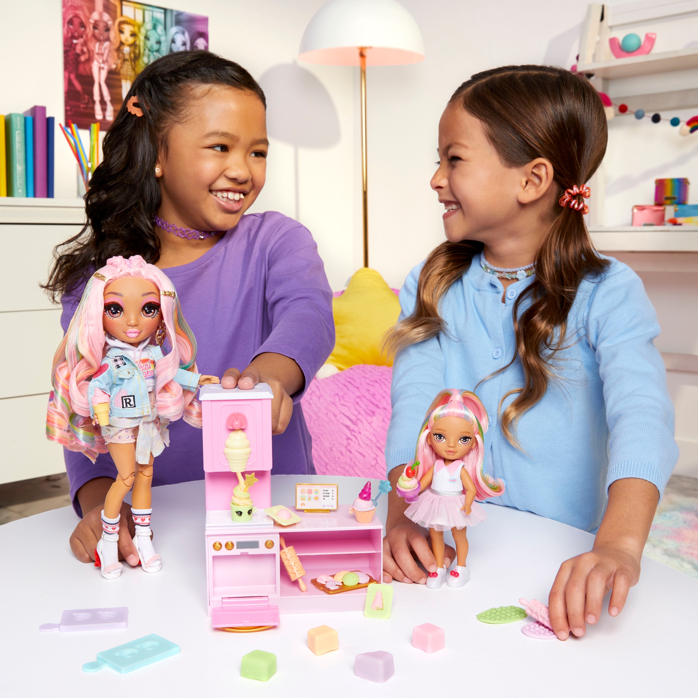 RAINBOW HIGH Mini-poupée »Rainbow High Little Dessert Shop with Kandy Playset«