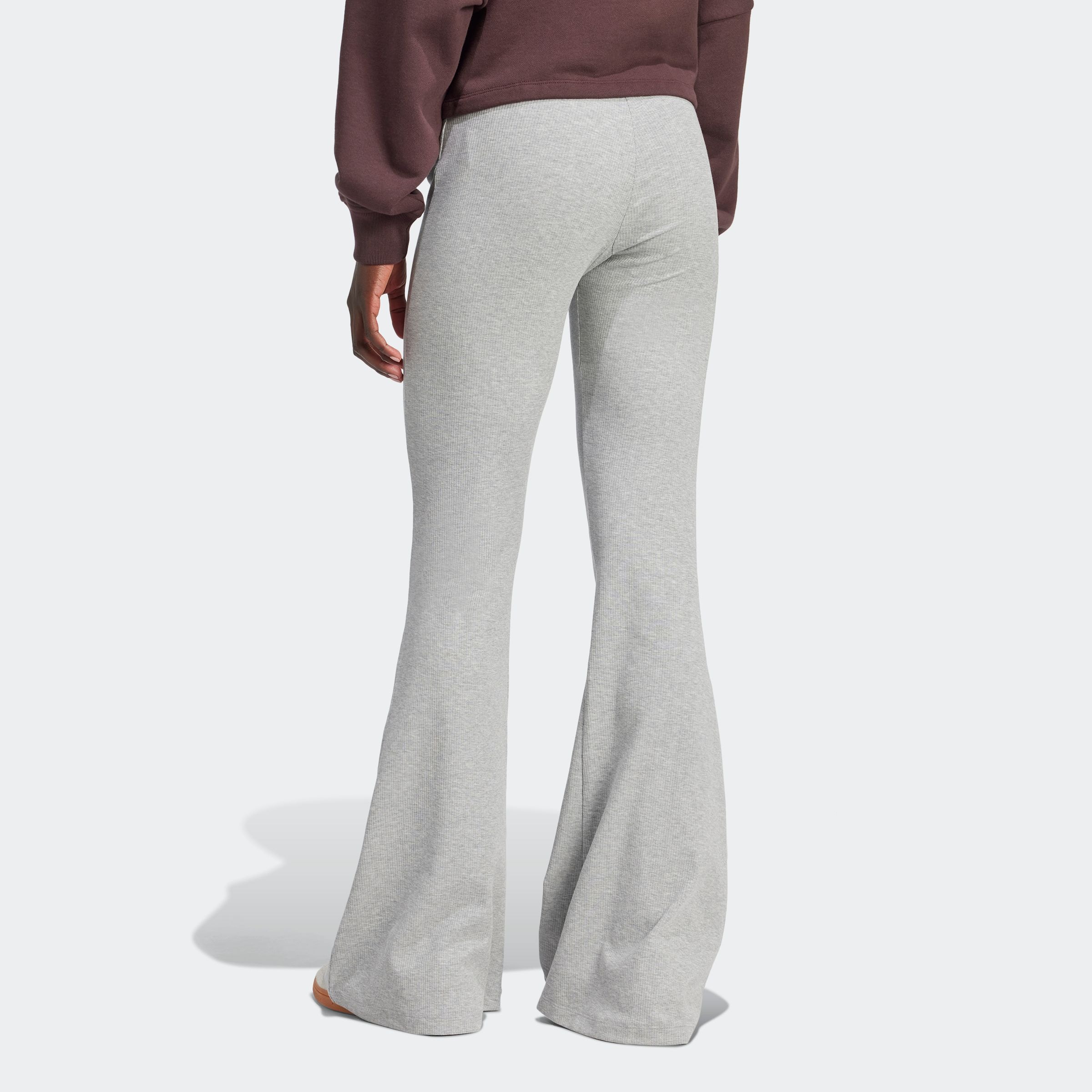 adidas Originals Leggings »ESS FL LEGGINGS«, (1 tlg.), mit ausgestelltem Bein und Ripp Optik, hoher Bund