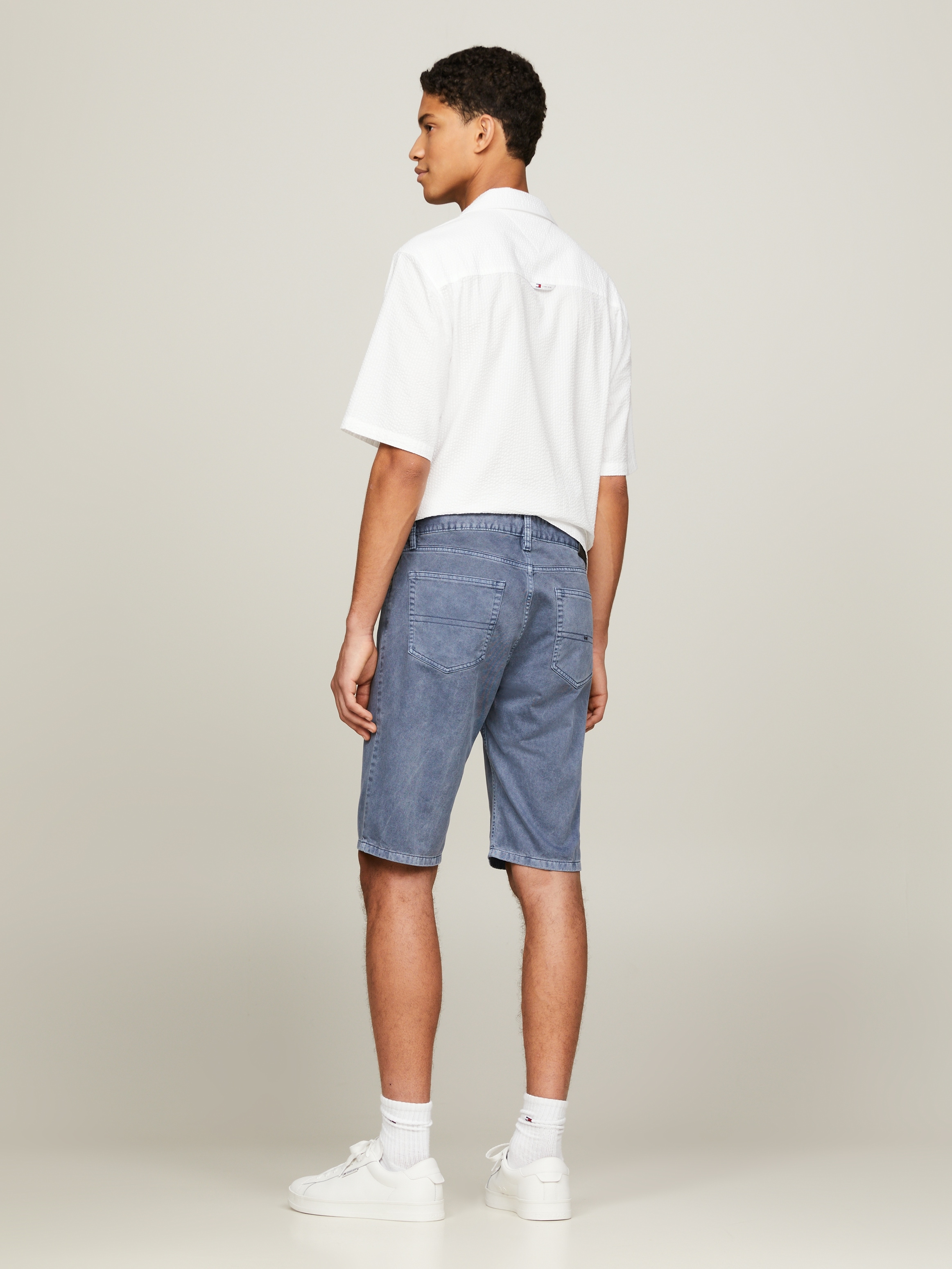 Tommy Jeans Shorts »TJM RYAN GARMENT DYE SHORT«, leicht gewachsene Optik