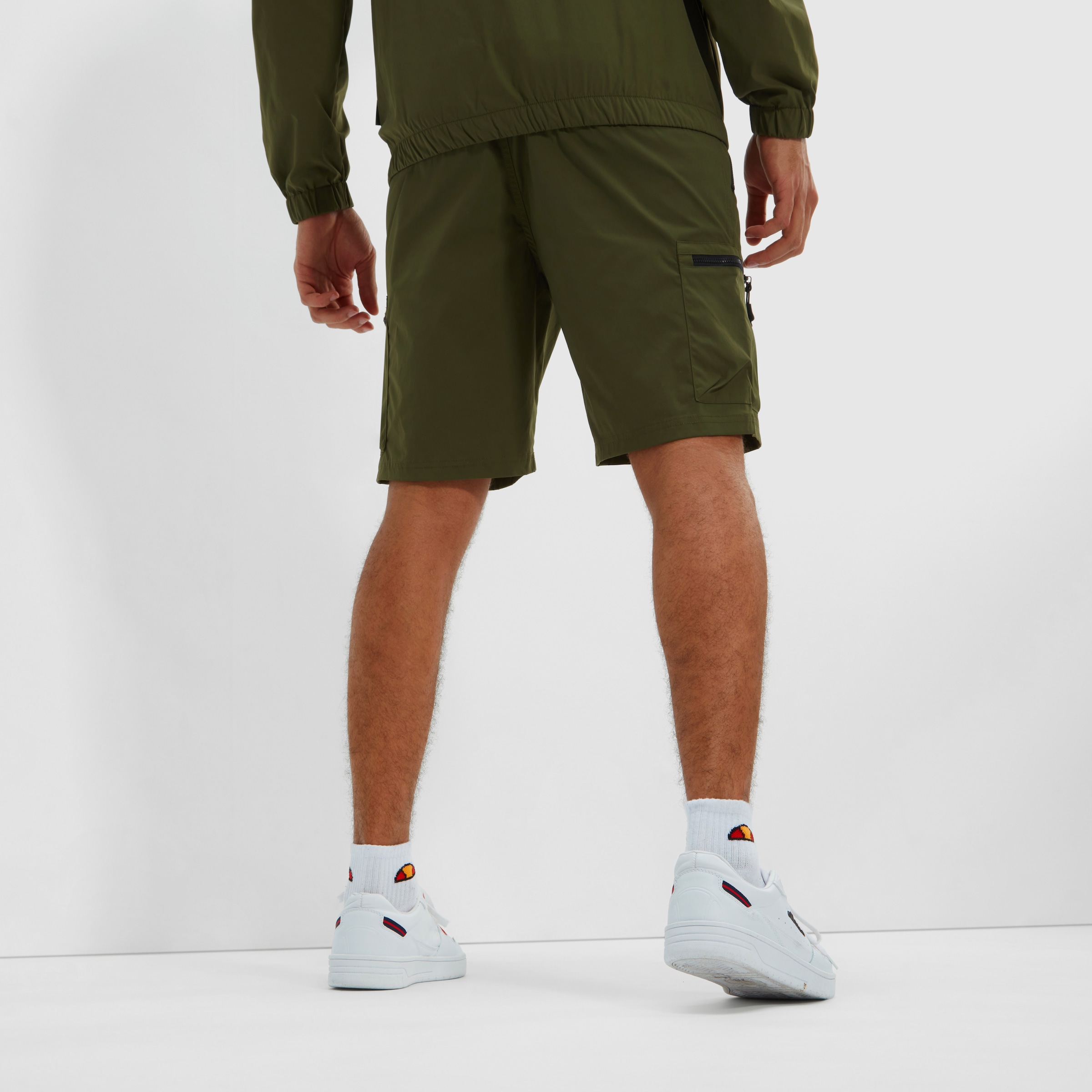 Ellesse Cargoshorts »BULLSEYE CARGO SHORT«, (1 tlg.), mit vielen Reissverschlusstaschen