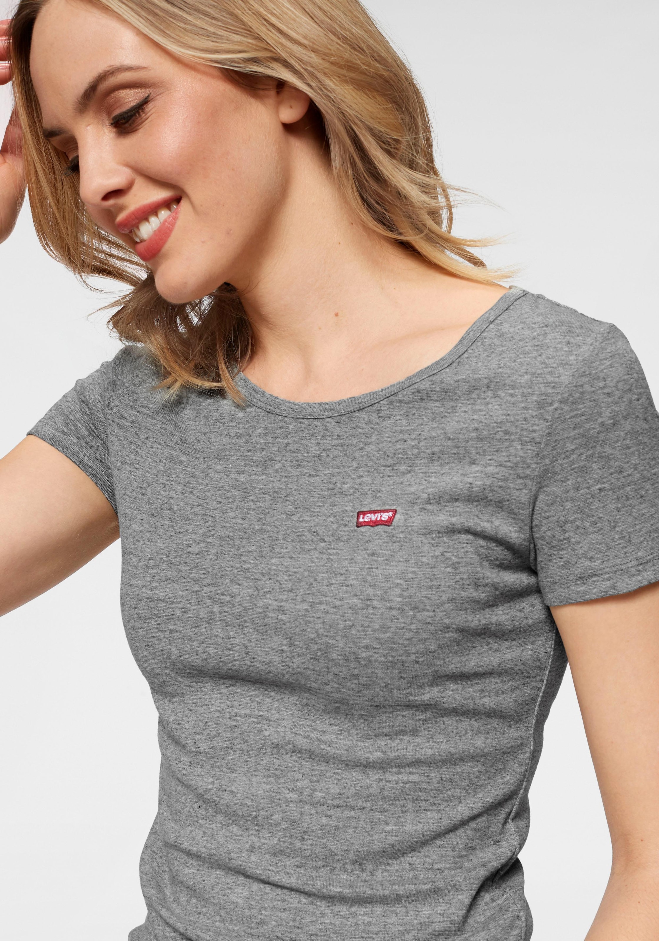 Levi's® T-Shirt »Mini-Logo«, mit kleiner Markenlogo-Stickerei auf der Brust