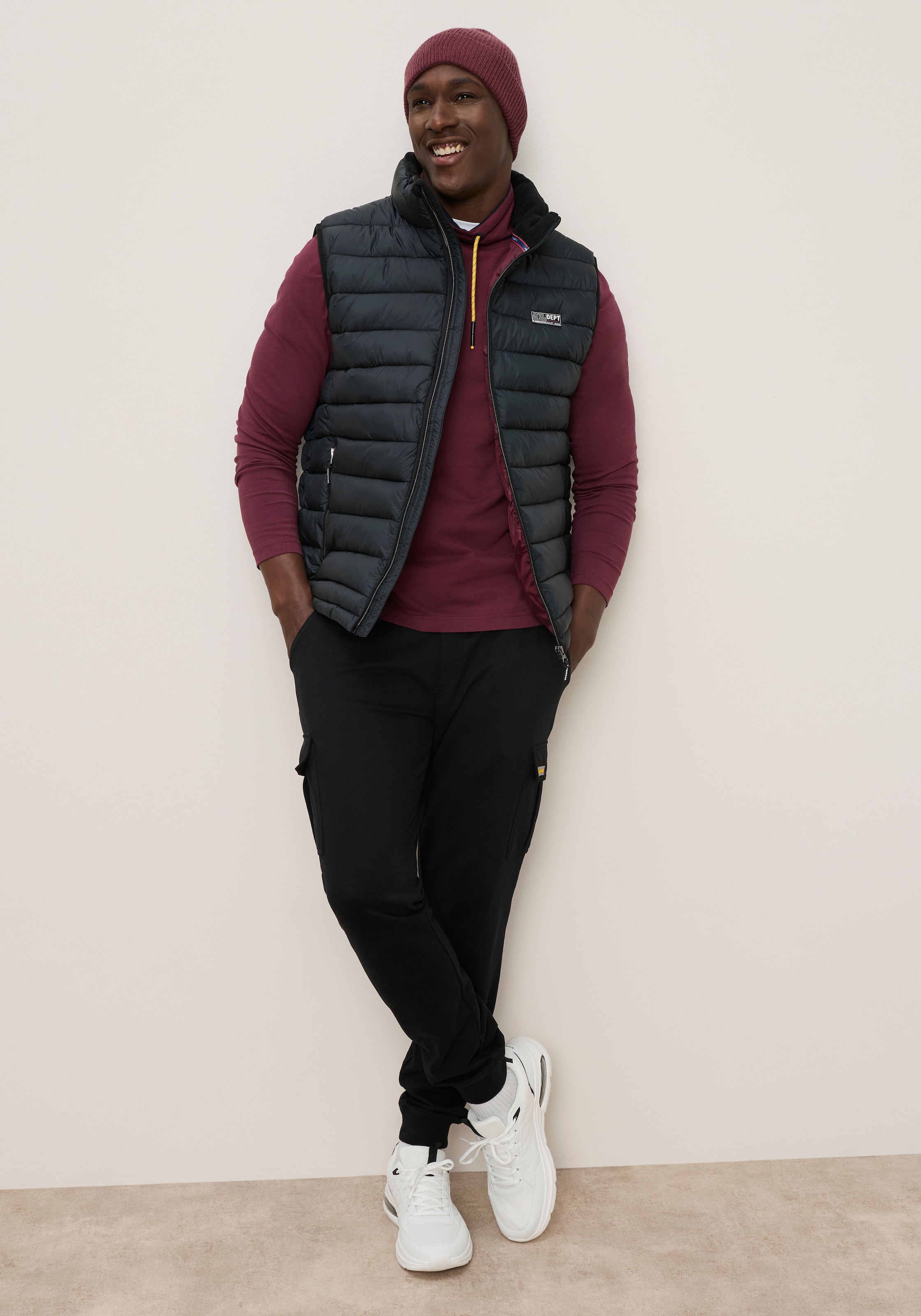 KangaROOS Gilet matelassé uni avec détails contrastants, idéal pour la transition