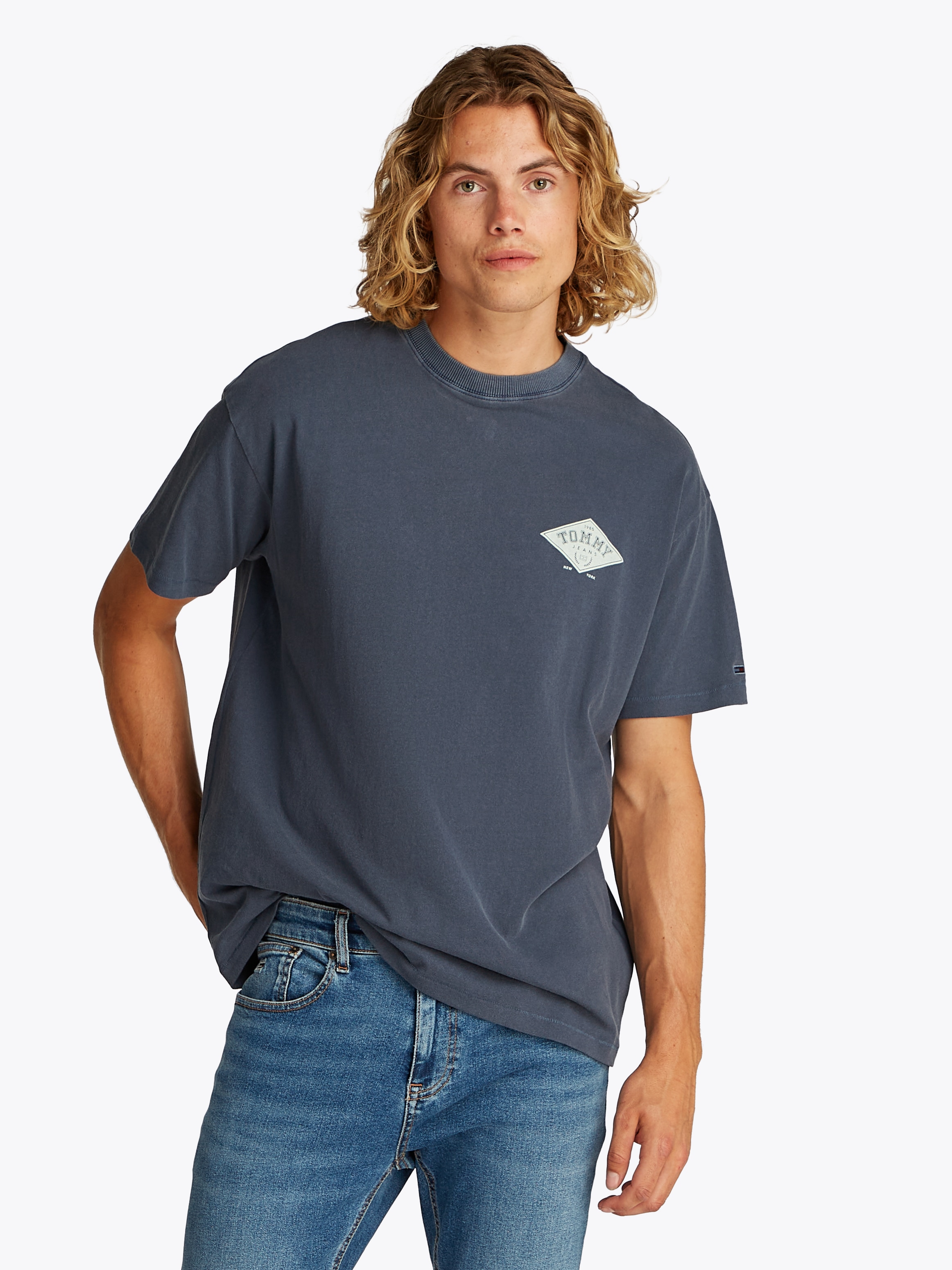 Image of Tommy Jeans T-Shirt "TJM RLX VARSITY GRAPHICS TEE EXT" mit grossem Rückenprint
