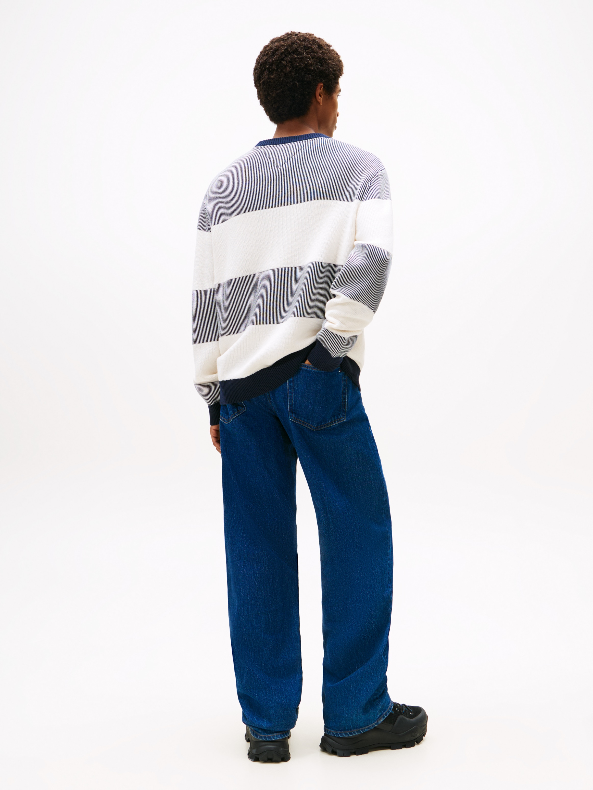 Tommy Jeans Sweatshirt »SCRIPT SWEAT«, Regular fit mit Rundhalsausschnitt
