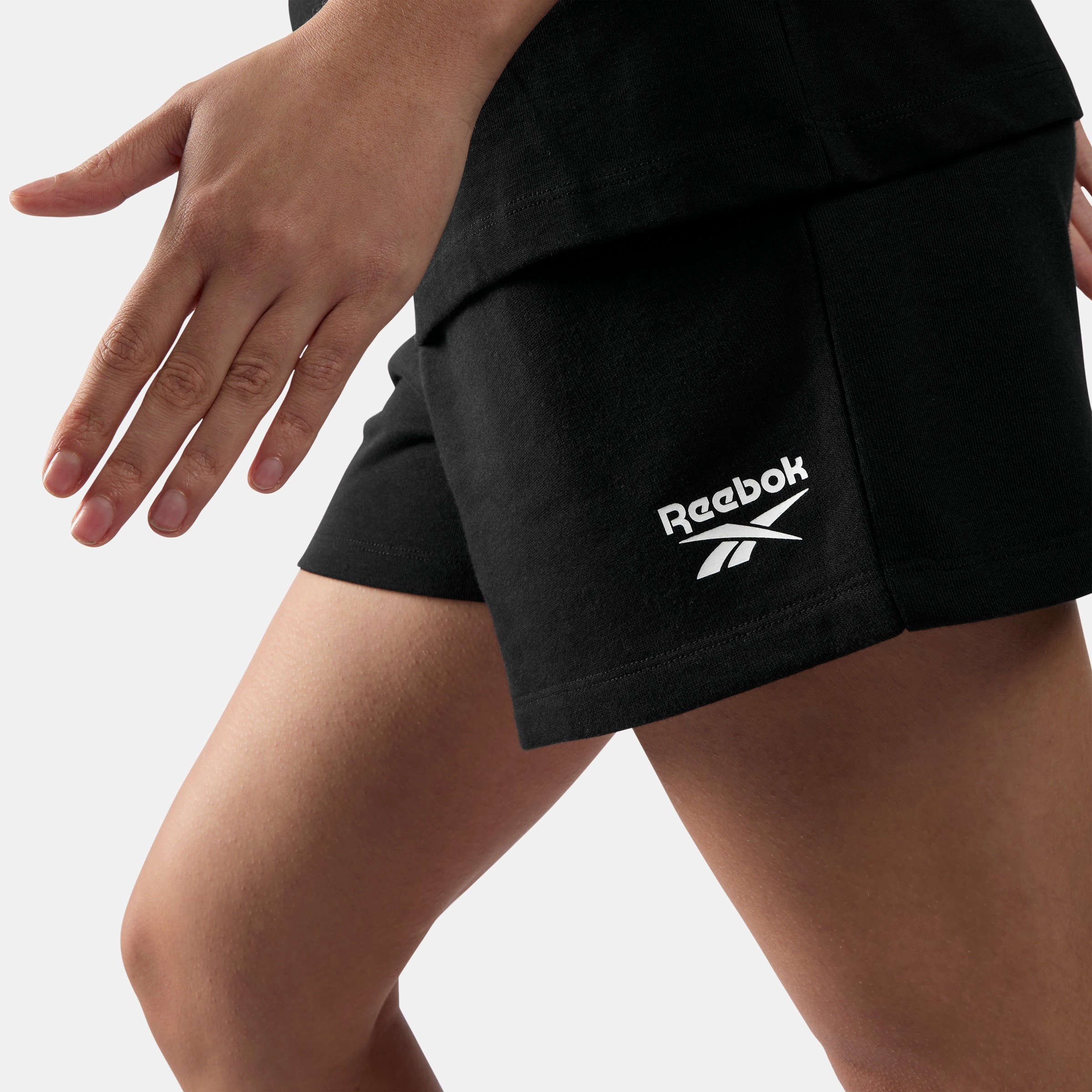 Reebok Sweatshorts »TYLA SHORTS«  Sweatshorts-Design, sportlicher Stil, für Freizeit