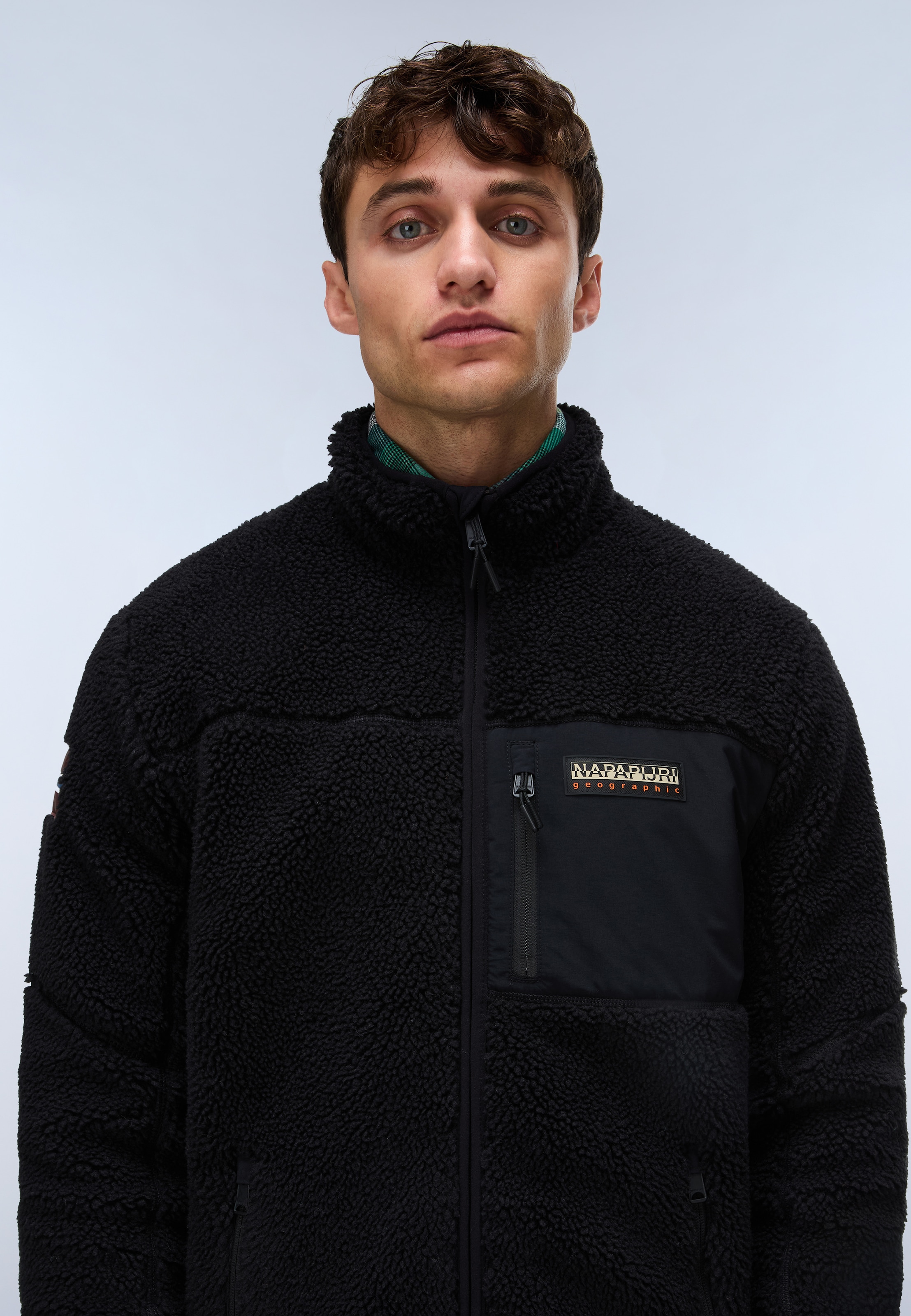 Napapijri Veste polaire »YUPIK FZ 5 BLACK BEAUTY« au style sportif, comme couche intermédiaire flexible, matériau léger
