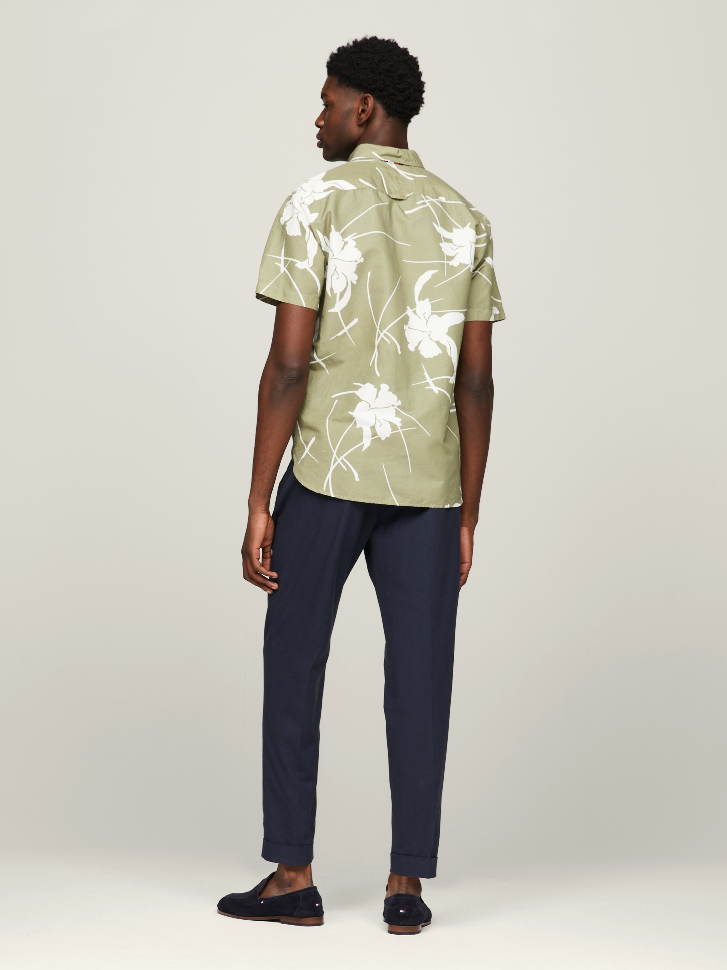 Tommy Hilfiger Kurzarmhemd »LARGE TROPICAL PRT SHIRT«, kontrastfarbener Blumenprint