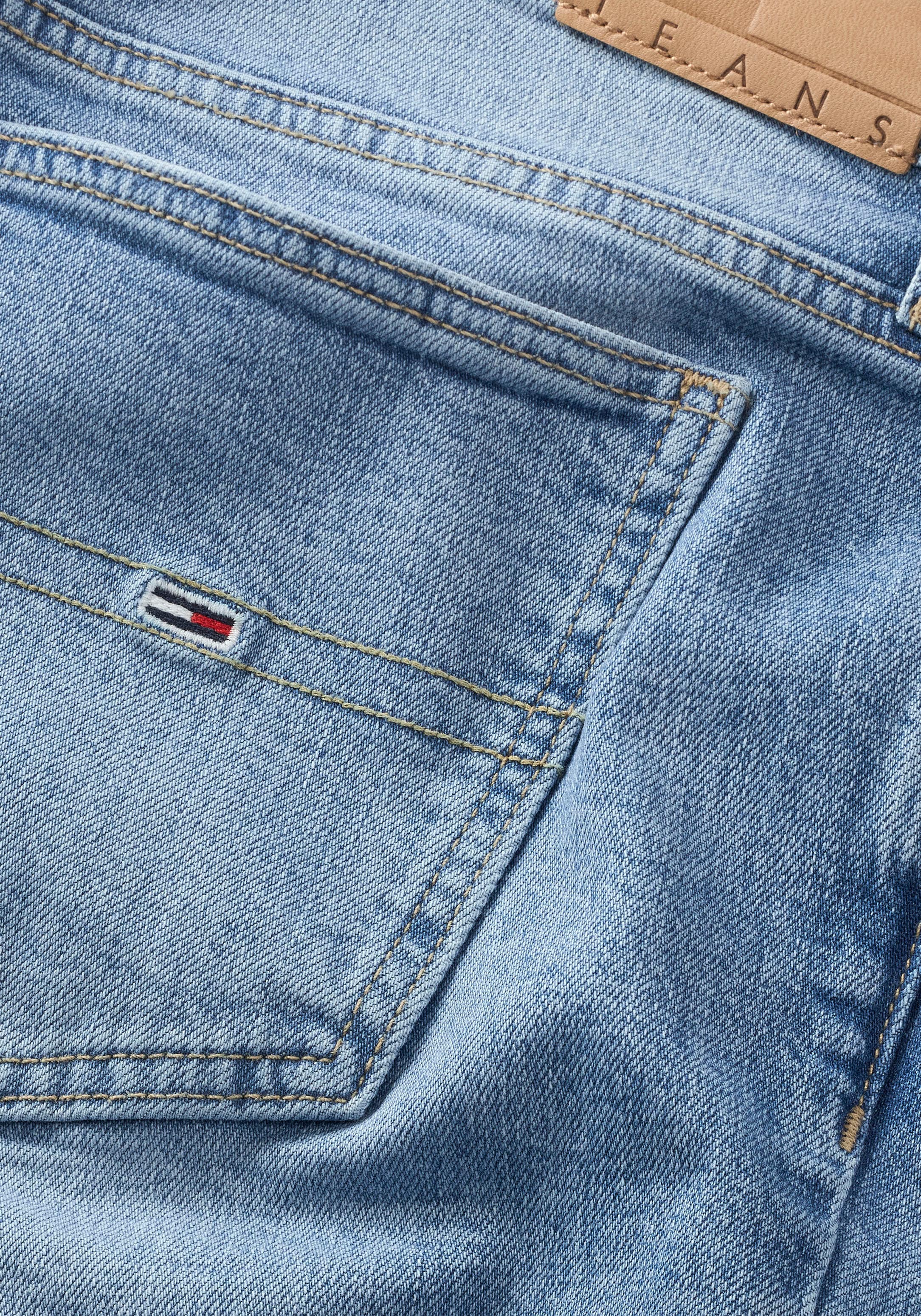 ♕ Tommy Jeans Schlagjeans, mit versandkostenfrei Flag & Jeans Tommy Logo-Badge auf