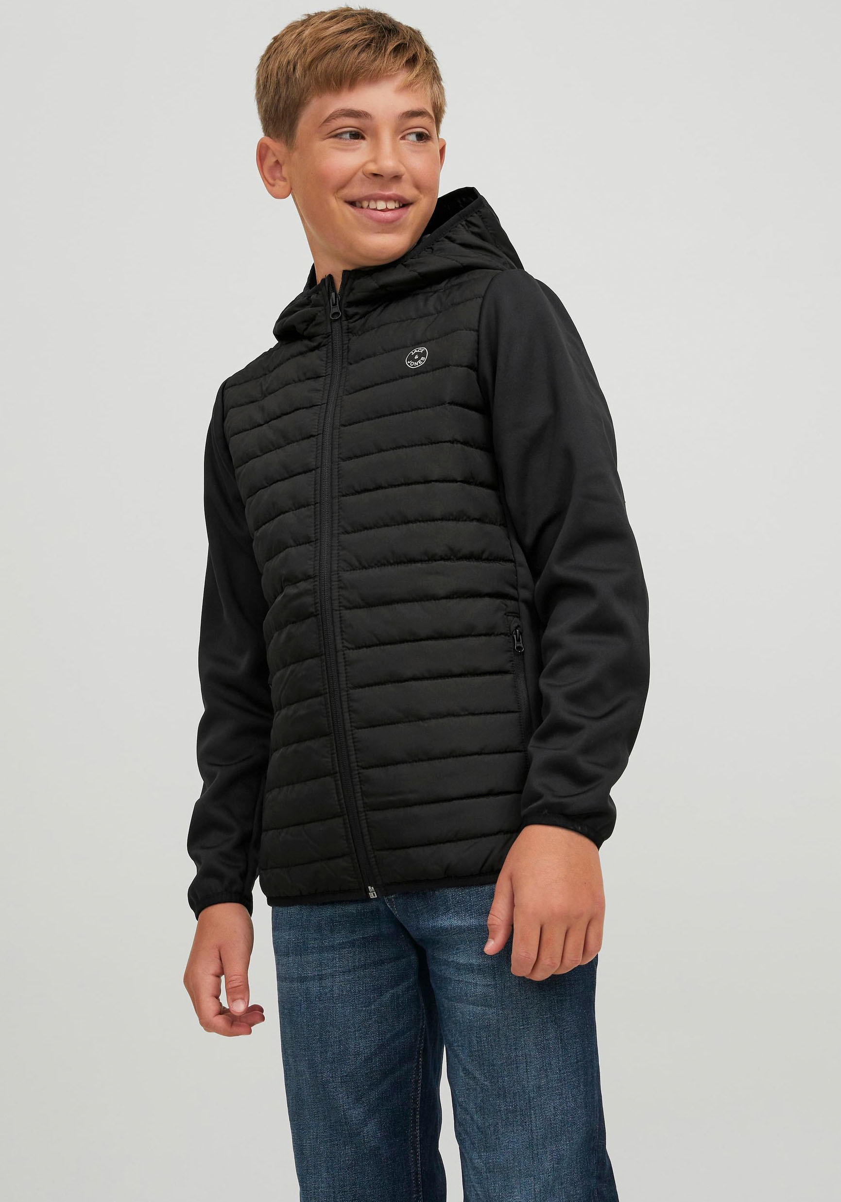 Image of Jack & Jones Junior Steppjacke "JJEMULTI wärmt, winddicht, wasserdicht, gesteppt" mit Kapuze Farbeinsatz, modisch, regular fit, Kapuze