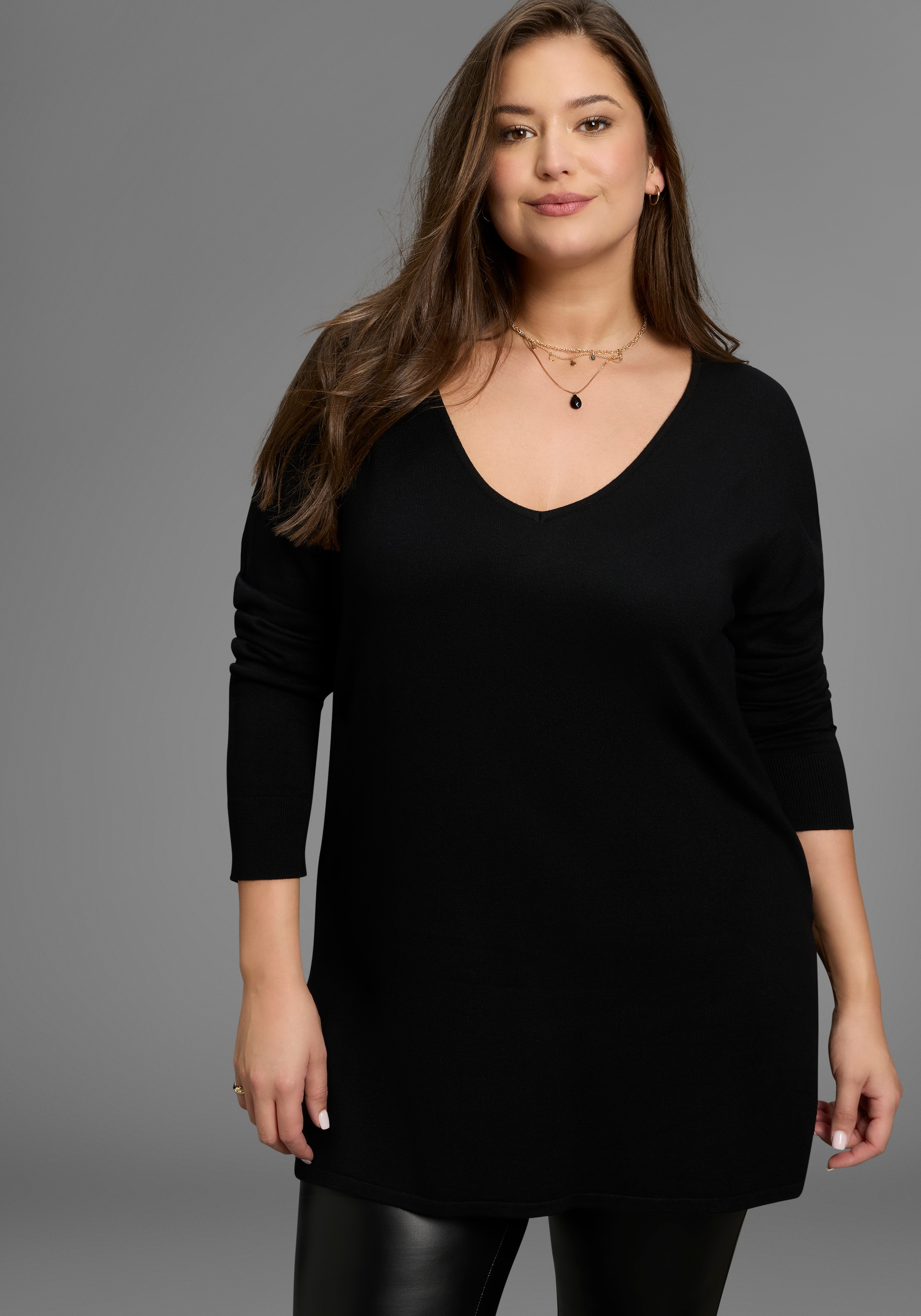 Image of Laura Scott CURVE Longpullover "Grosse Grössen" aus fliessendem Feinstrick mit schönem V-Ausschnitt