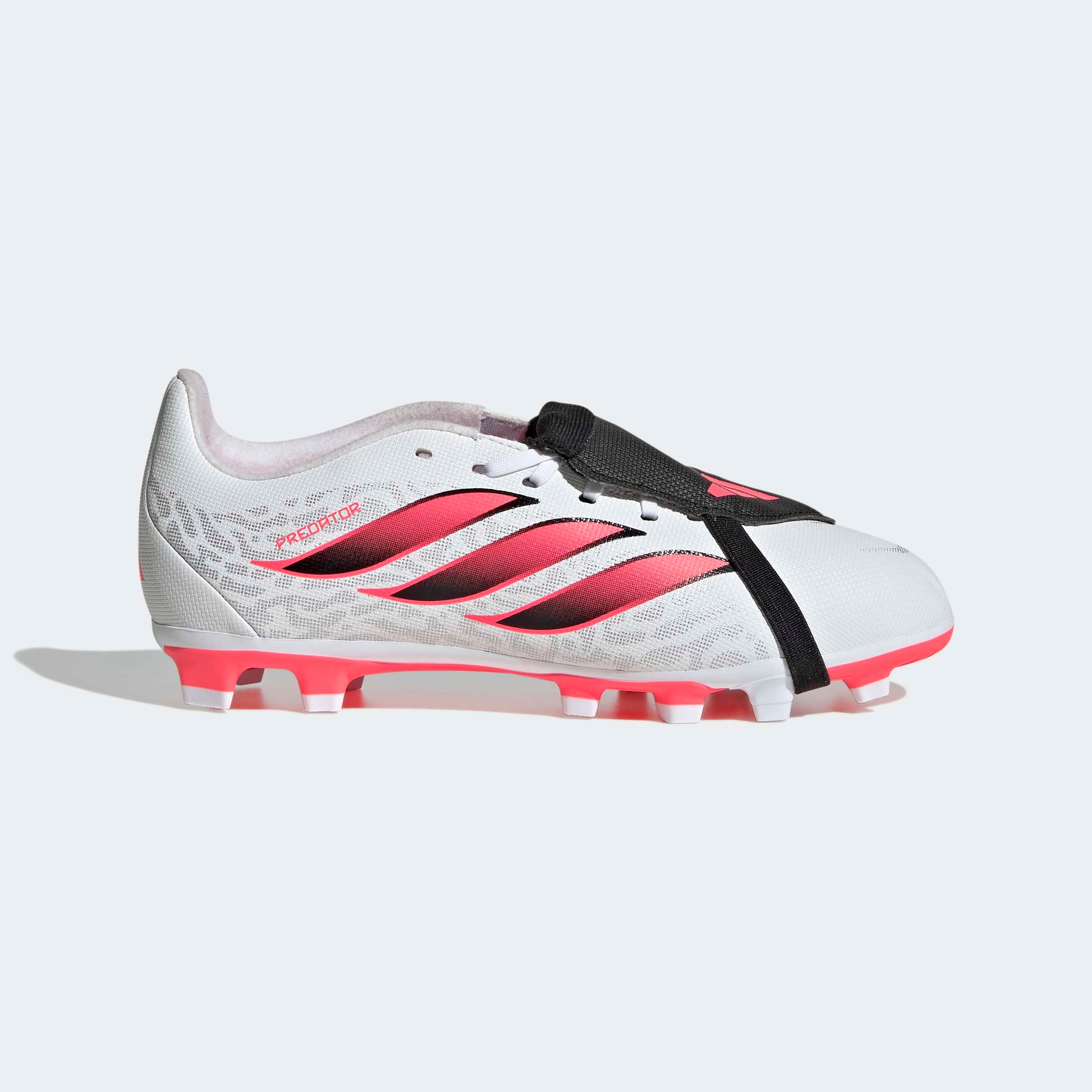 adidas Performance Chaussure de football »PREDATOR CLUB KIDS , FESTE BÖDEN/MULTI GROUND, UMSCHLAGBARE ZUNGE«  adapté à de nombreux types de sols, pour adolescents et enfants
