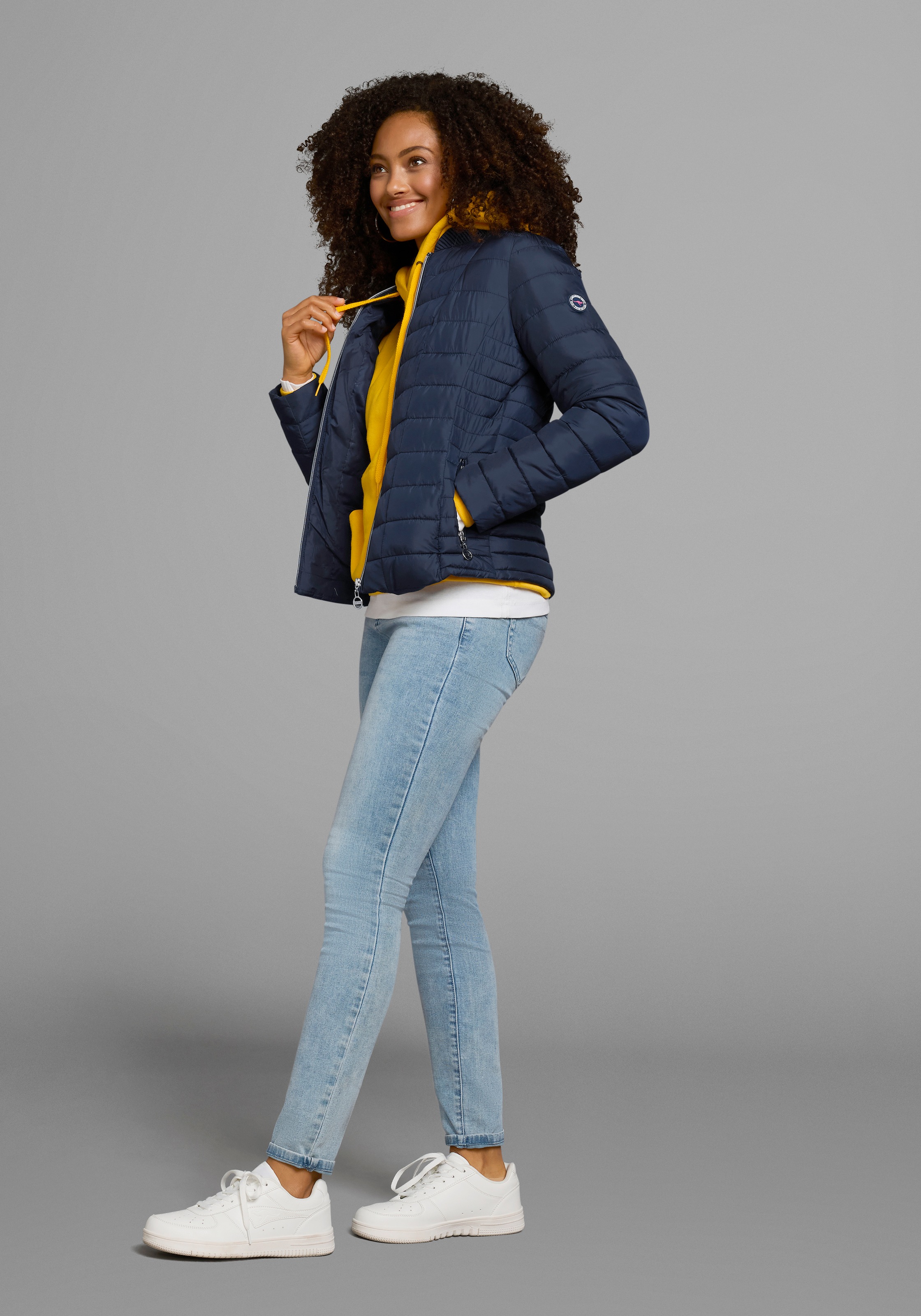 KangaROOS Steppjacke figurbetonter Schnitt,  hüftlange Passform